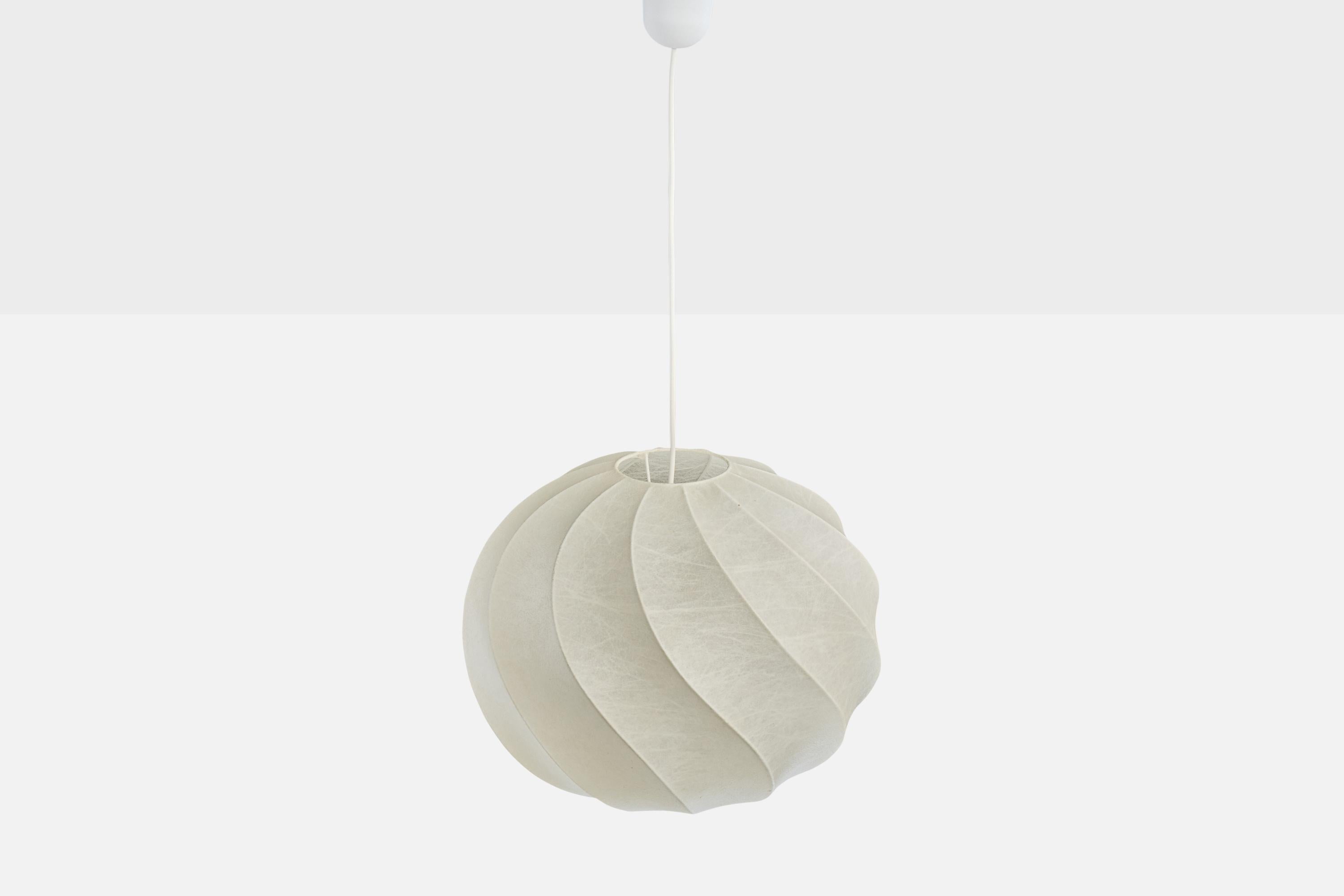 Italiano Designer italiano, Lampada a sospensione, Resina, Italia, anni '1960 in vendita