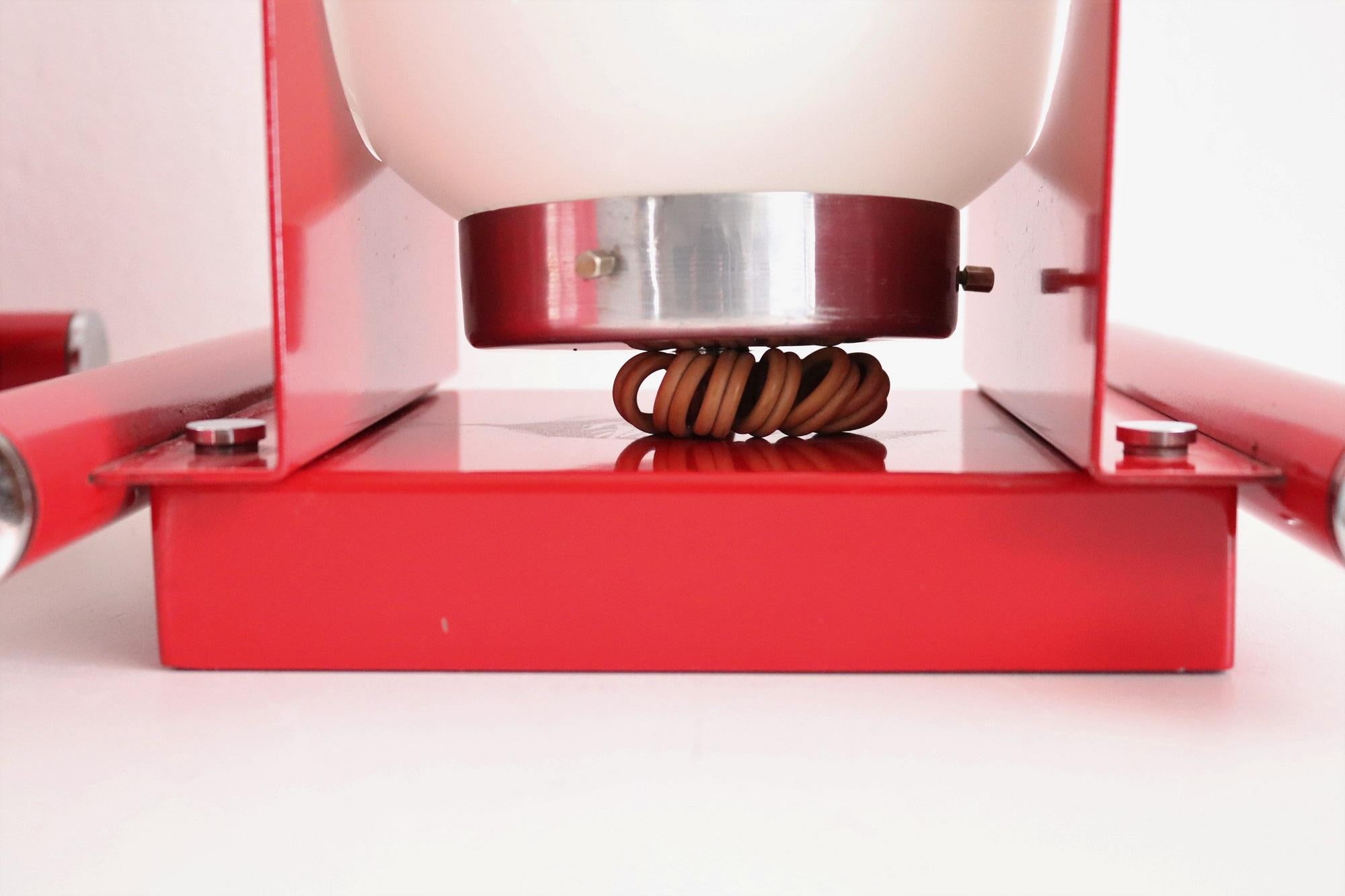 Apliques de pared de diseño italiano estilo pop con cristales blanco leche y metal, 1970 en venta 6