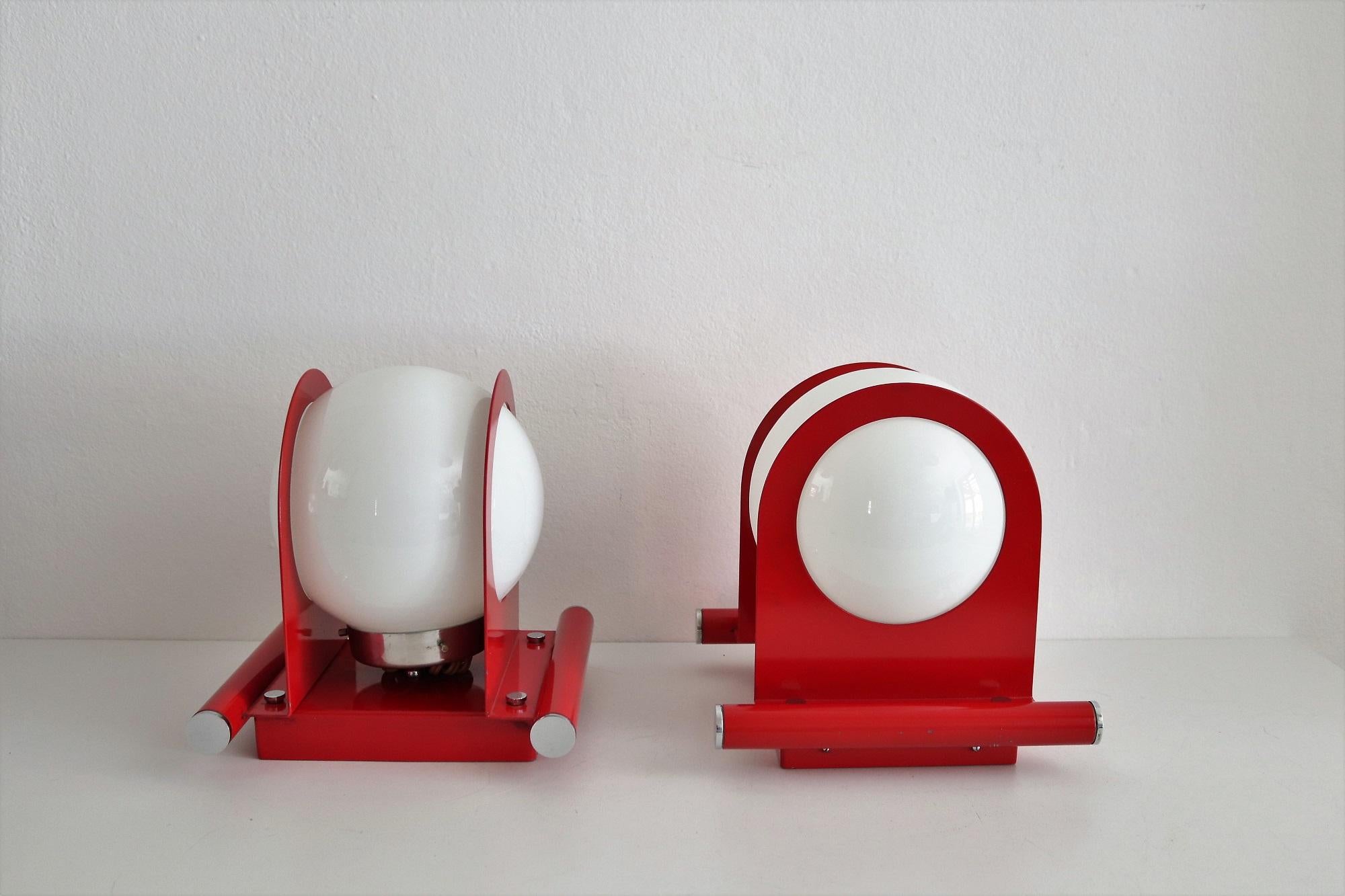 Apliques de pared de diseño italiano estilo pop con cristales blanco leche y metal, 1970 Metal en venta