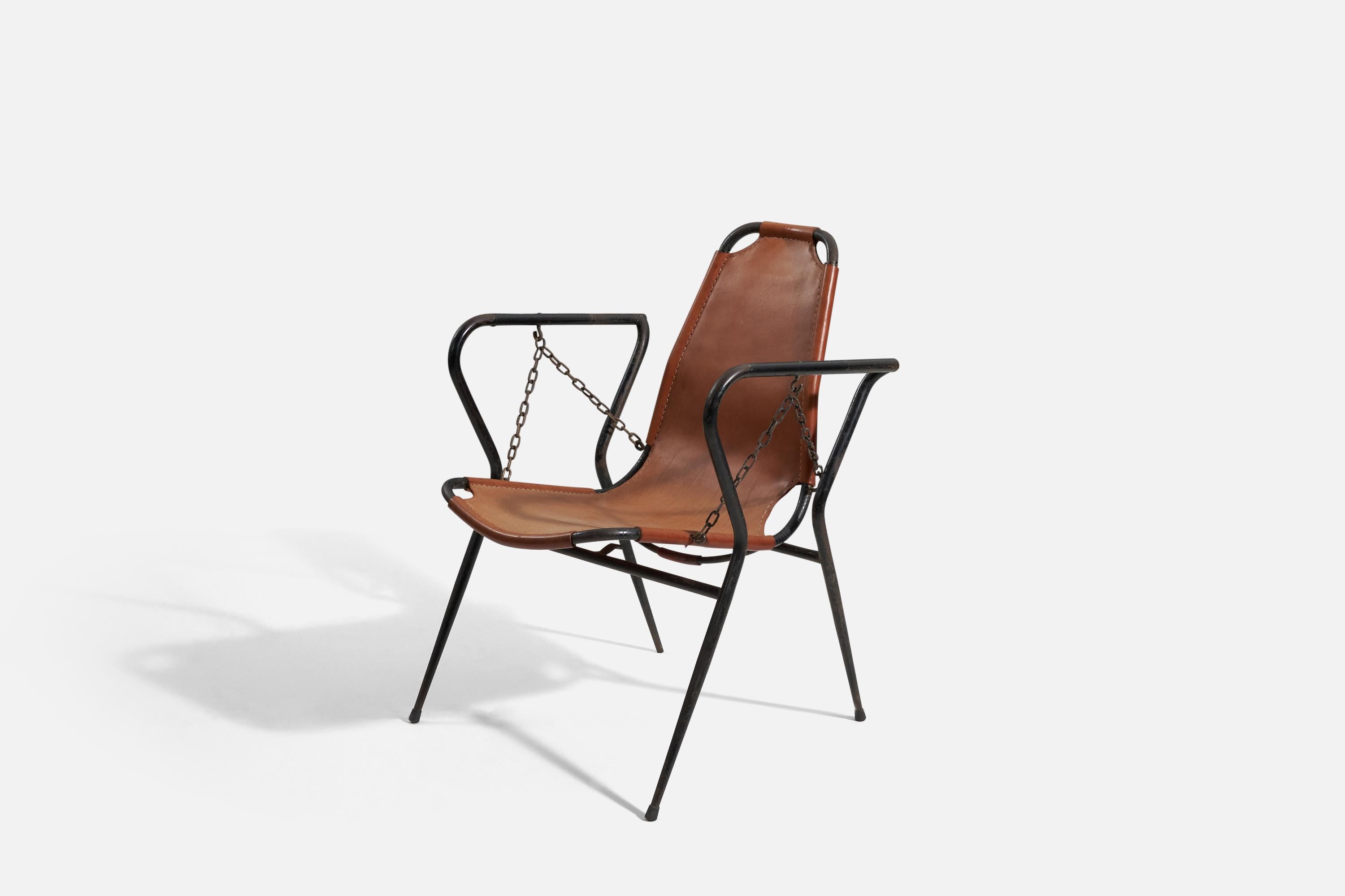 Une chaise à bascule en métal et en cuir, produite par un designer italien, Italie, années 1960.