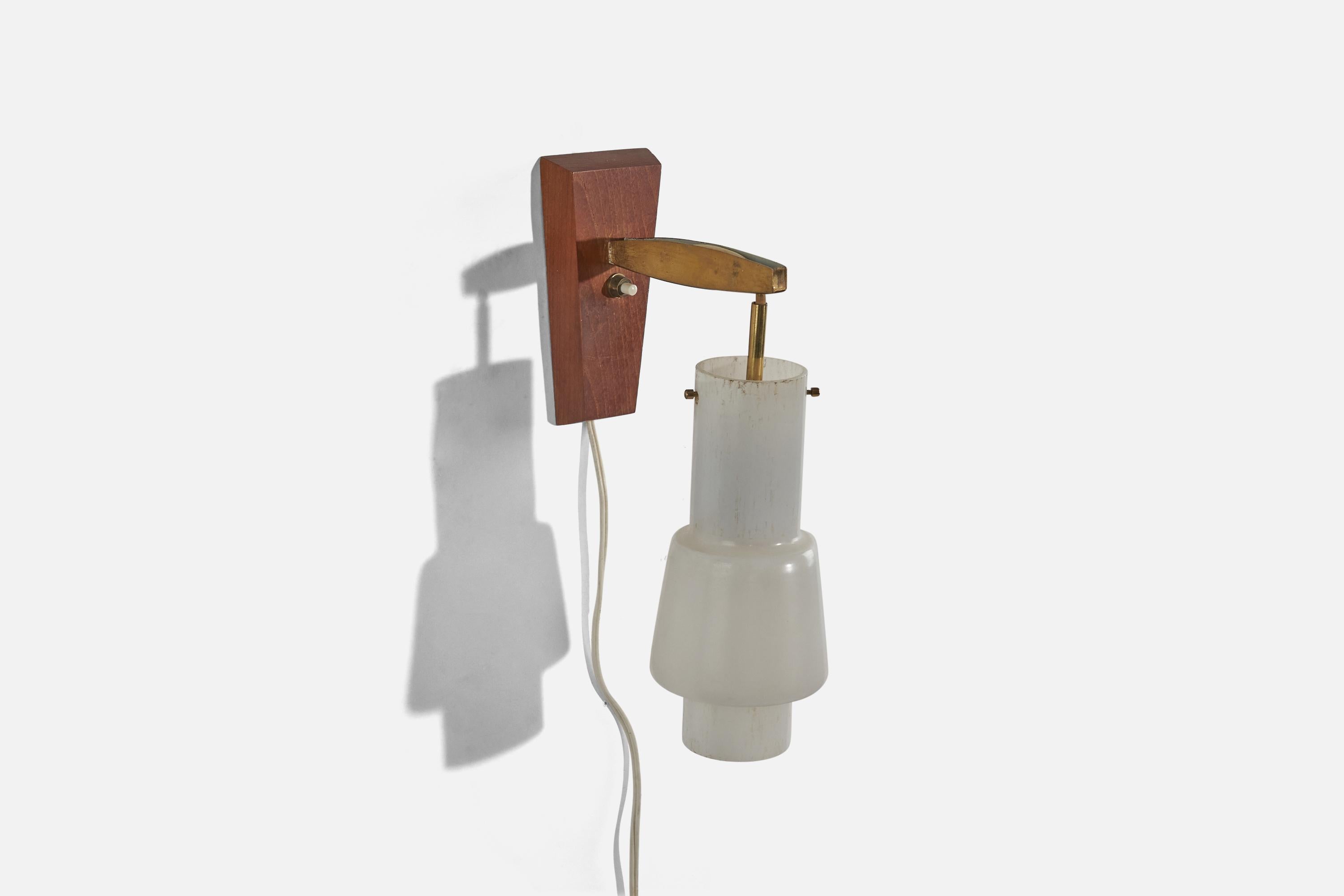 Mid-Century Modern Designer italien, applique, laiton, verre, teck, Italie, années 1950 en vente