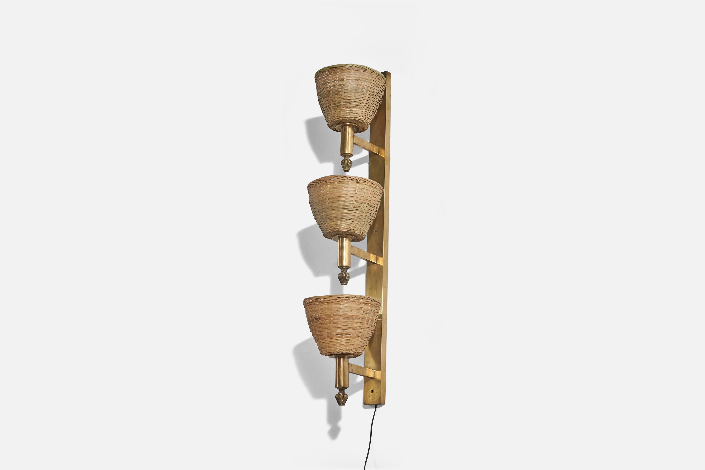 A brass and rattan, 3-light sconce / wall light designed and produced by an Italian designer, Italy, 1940s.

Sold with Lampshade(s). 
Dimensions of Back Plate (inches) : 33.43 x 1.97 x 0.77 (Height x Width x Depth).

Socket takes standard E-26