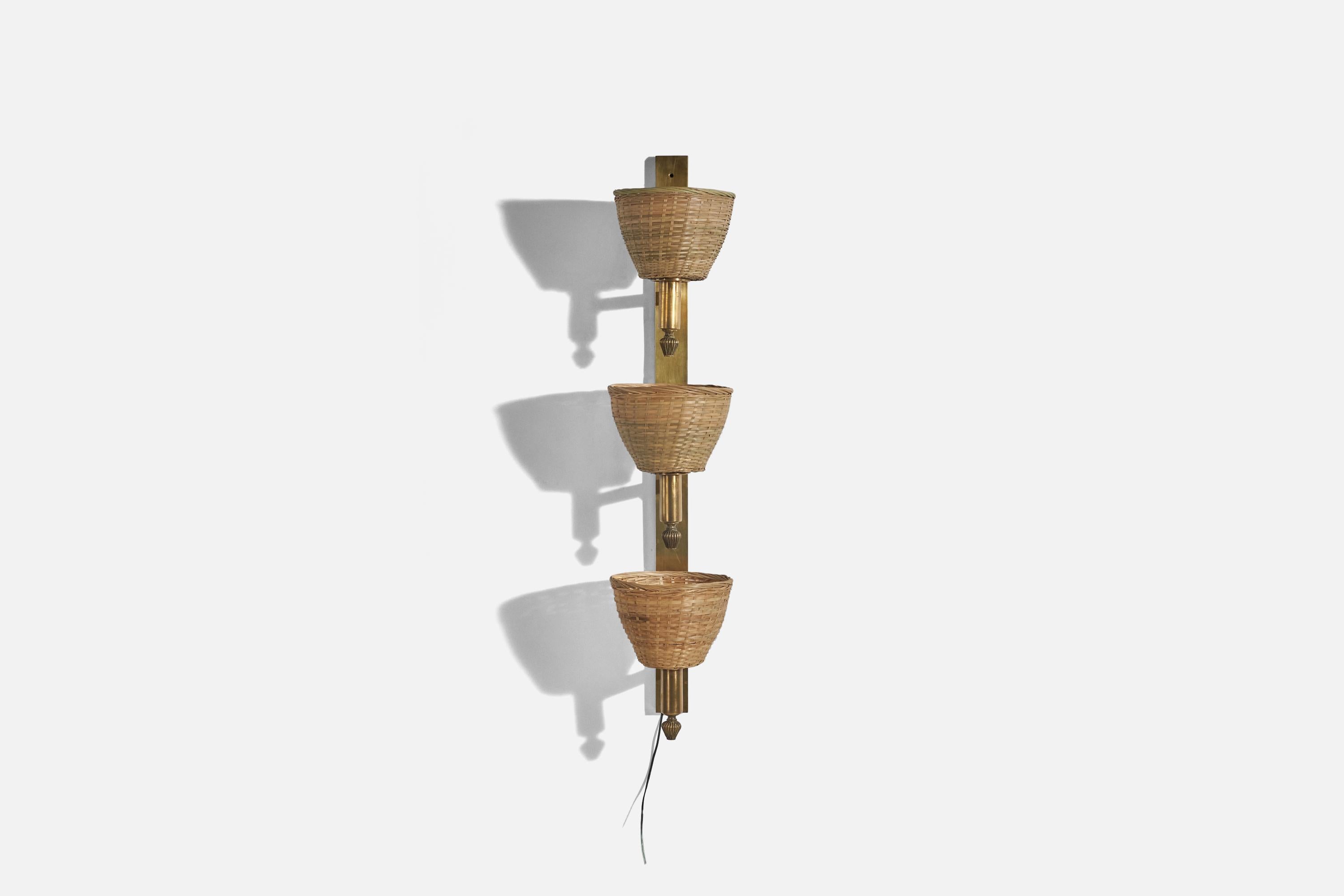 Italian Designer, Sconce, Brass, Rattan, Italy, 1940s In Good Condition For Sale In High Point, NC