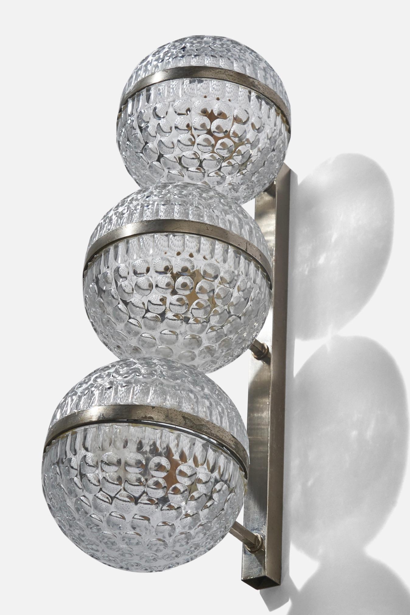 A glass and metal sconce / wall light designed and produced by an Italian designer, Italy, 1960s.

Dimensions of Back Plate (inches) : 13.81 x 0.78 x 0.78 (Height x Width x Depth).

Socket takes E-14 bulb.
There is no maximum wattage stated on