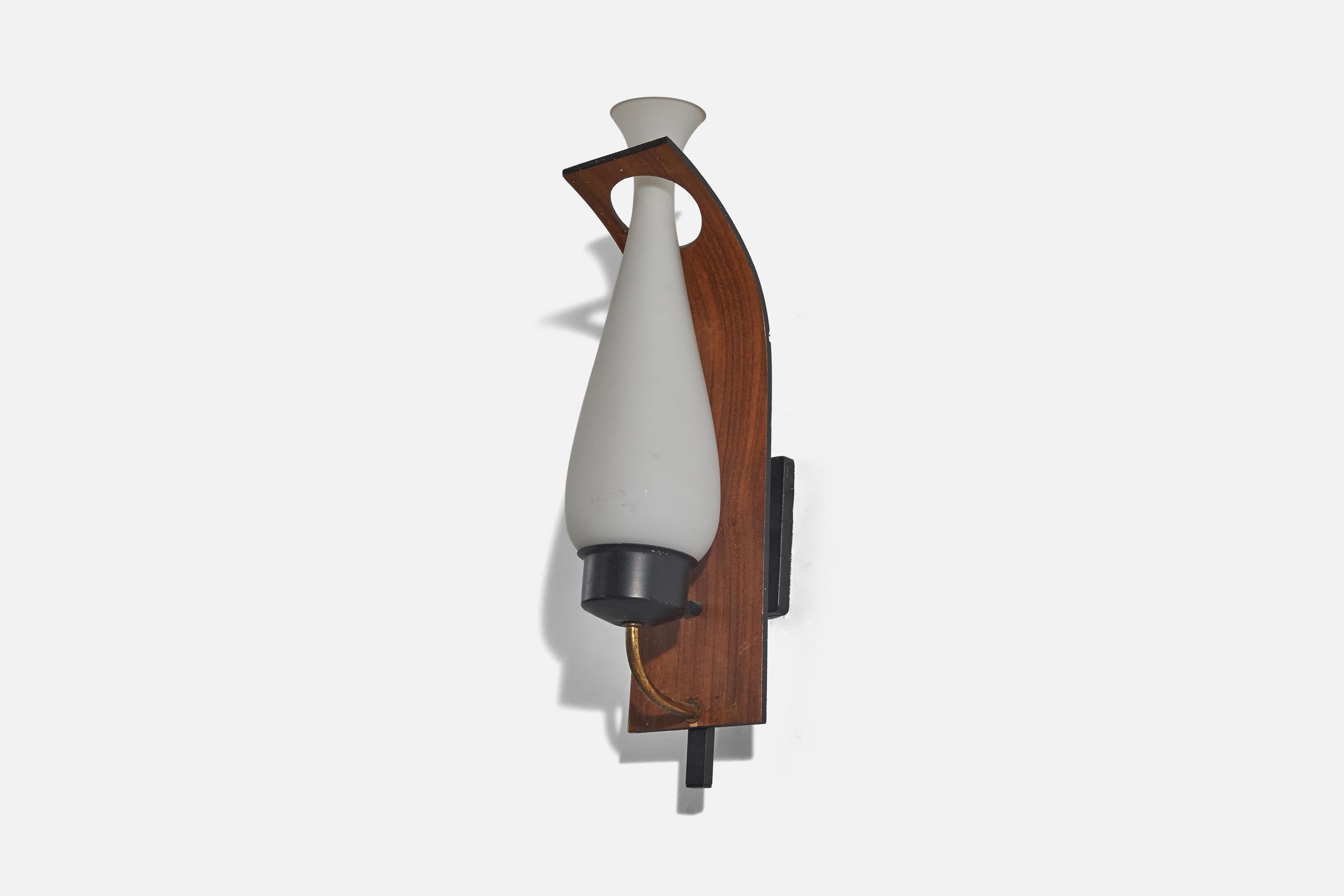 Mid-Century moderno Sconce di design italiano, metallo, ottone, teak, vetro, Italia, anni '50 in vendita