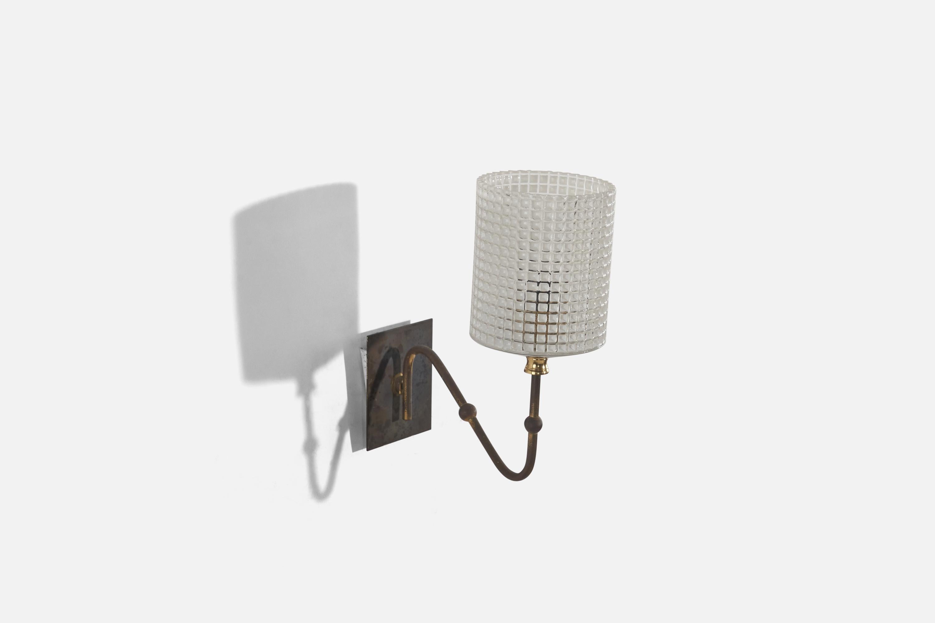 Mid-Century Modern Italian Designer, Sconces, Brass, Glass, Italy, 1940s