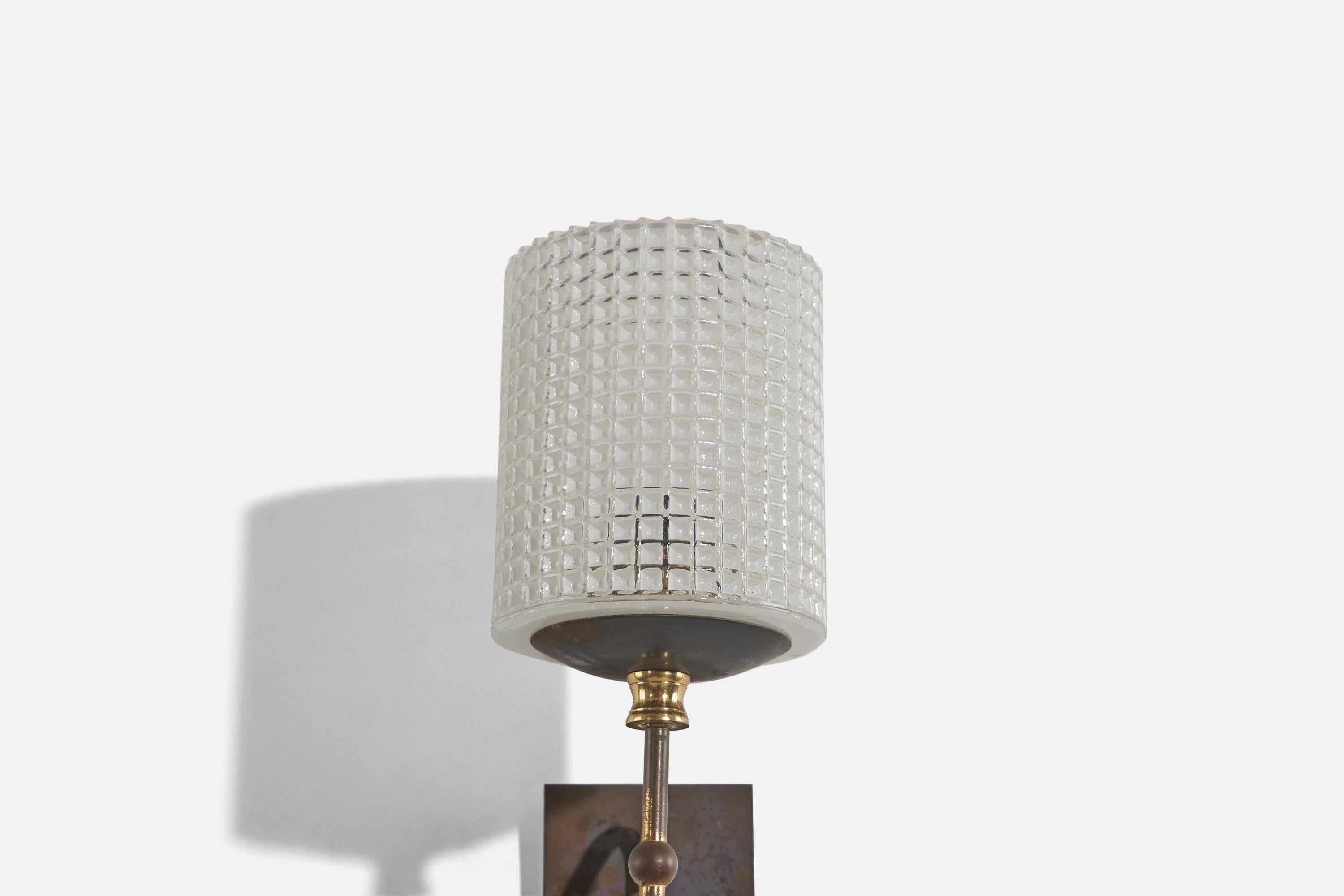 Italian Designer, Sconces, Brass, Glass, Italy, 1940s In Good Condition In High Point, NC