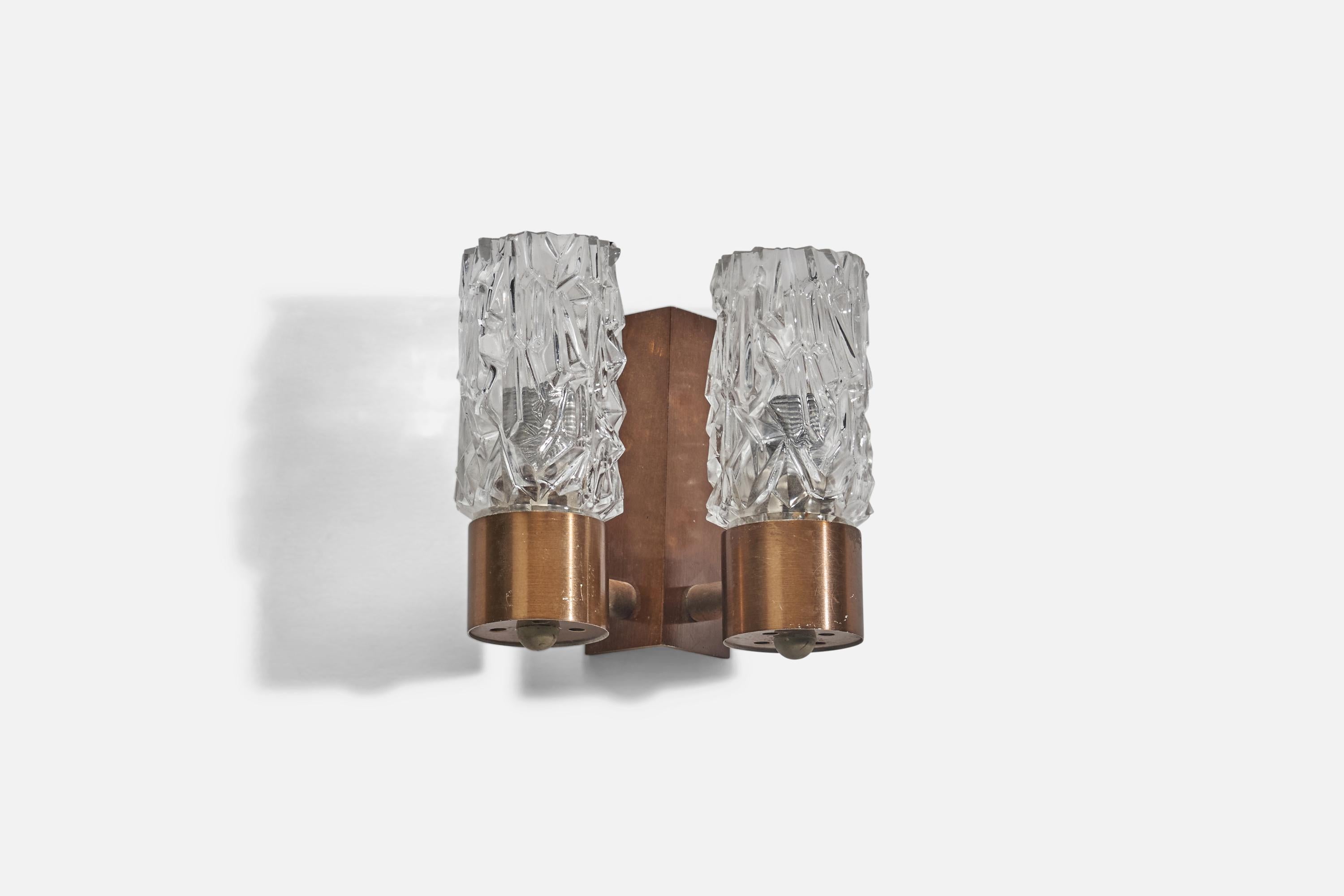 A pair of brass and glass sconces designed and produced in Italy, 1950s.

Dimensions of back plate (inches) : 5.13 x 2.16 x 1.18 (height x width x depth)

Sockets take E-14 bulbs.

There is no maximum wattage stated on the fixtures.