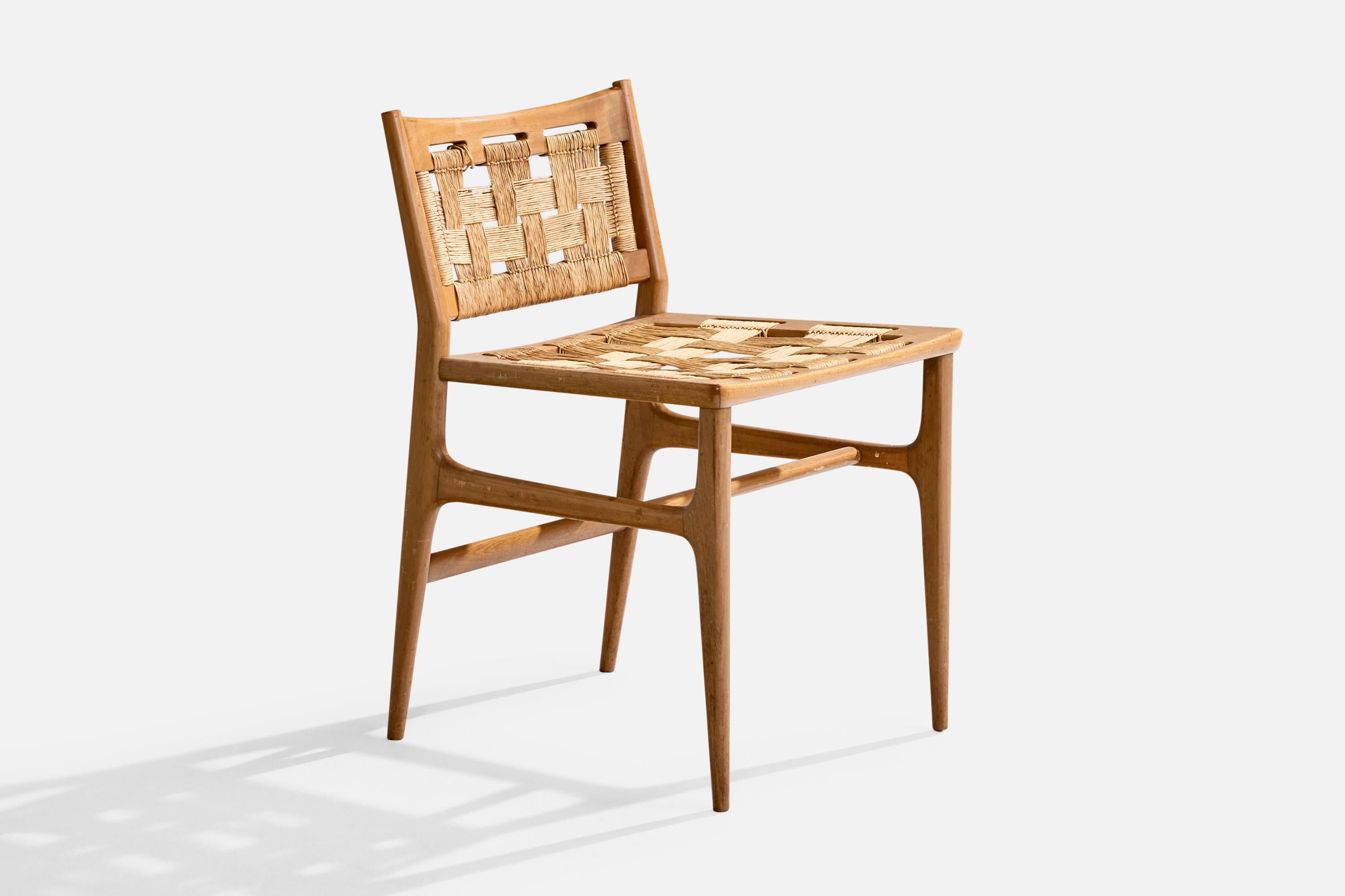 Silla auxiliar de madera y junco diseñada y fabricada en Italia, c. 1950.

Dimensiones totales (pulgadas): 27,75 