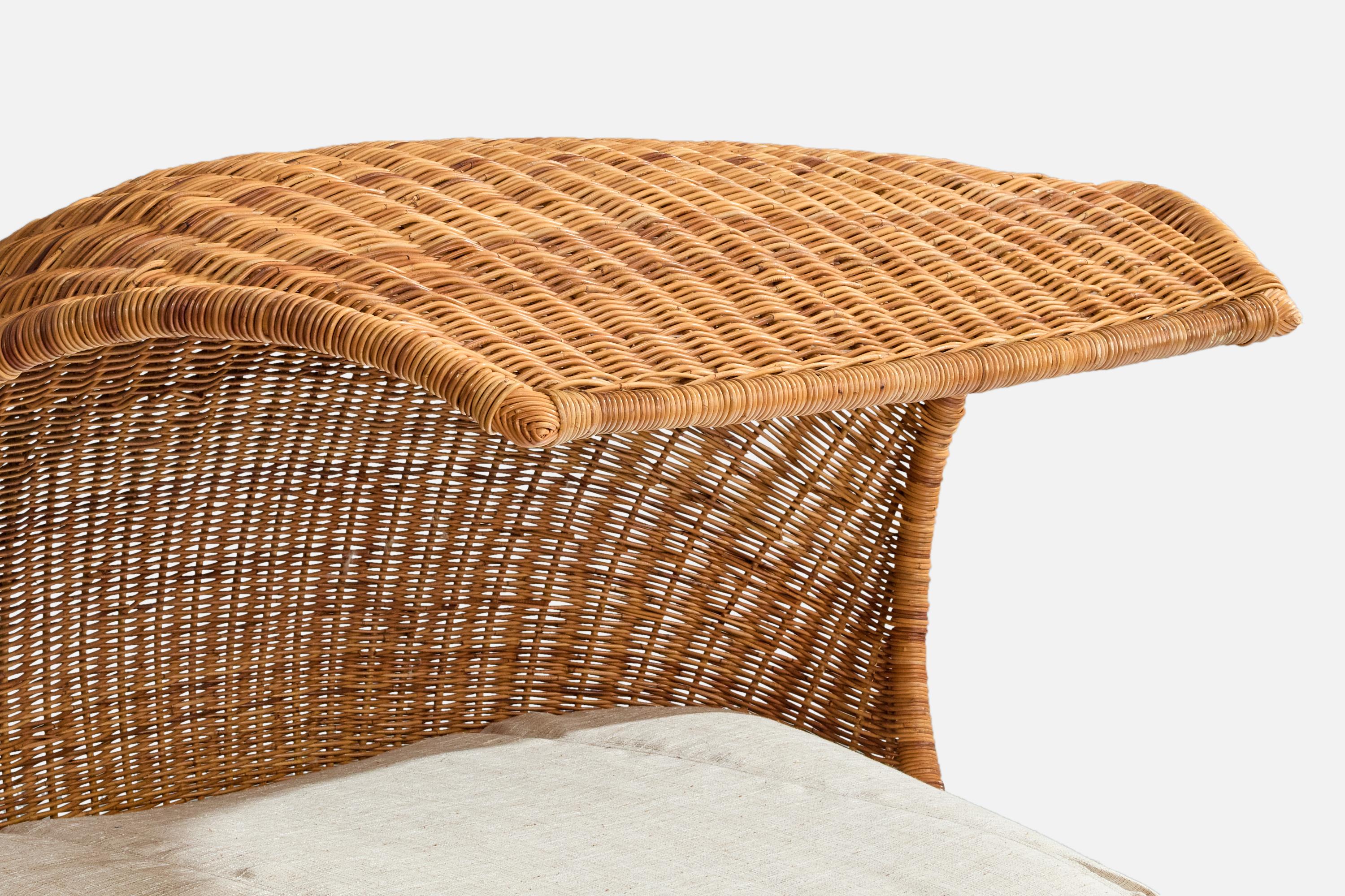 Tessuto Designer italiano, sedia da salotto di grandi dimensioni, rattan, tessuto, Italia, anni '70 in vendita