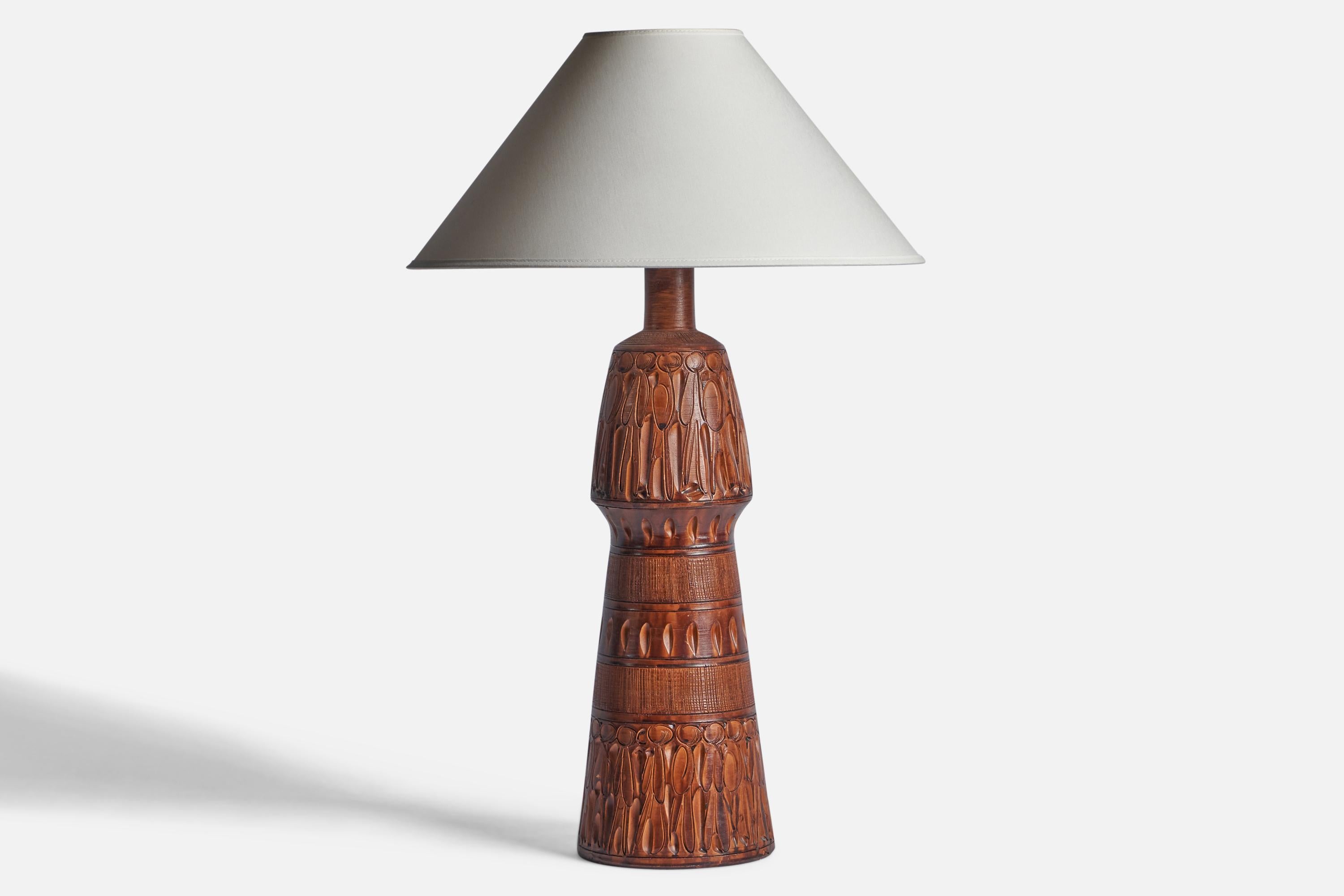 A sizeable brown-glazed and incised ceramic table lamp designed and produced in Italy, c. 1960s.

Dimensions of Lamp (inches): 21” H x 6.2” Diameter
Dimensions of Shade (inches): 4.5” Top Diameter x 16” Bottom Diameter x 7.25” H
Dimensions of Lamp