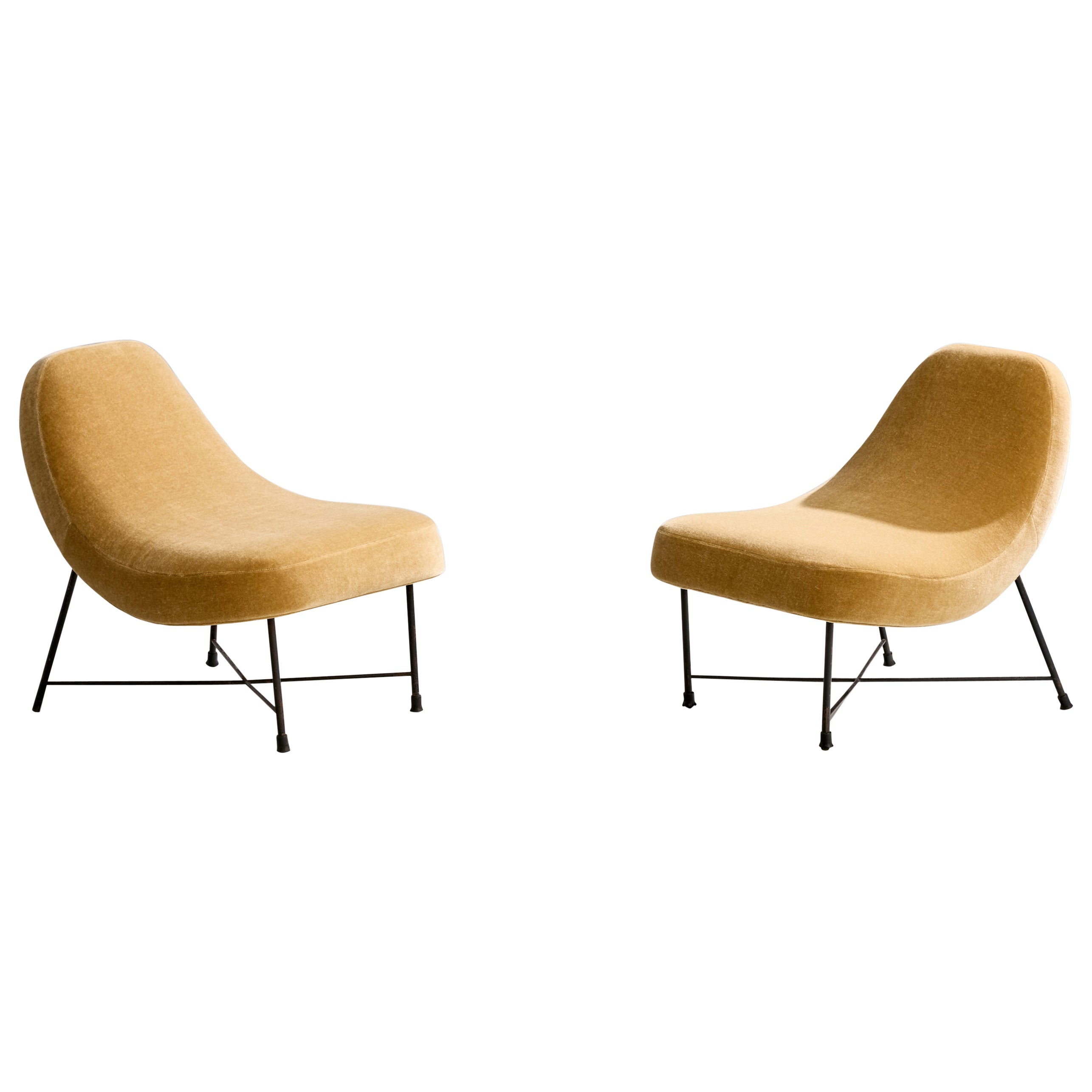 Designer italien, chaises à pantoufles, fer, velours, Italie, années 1960