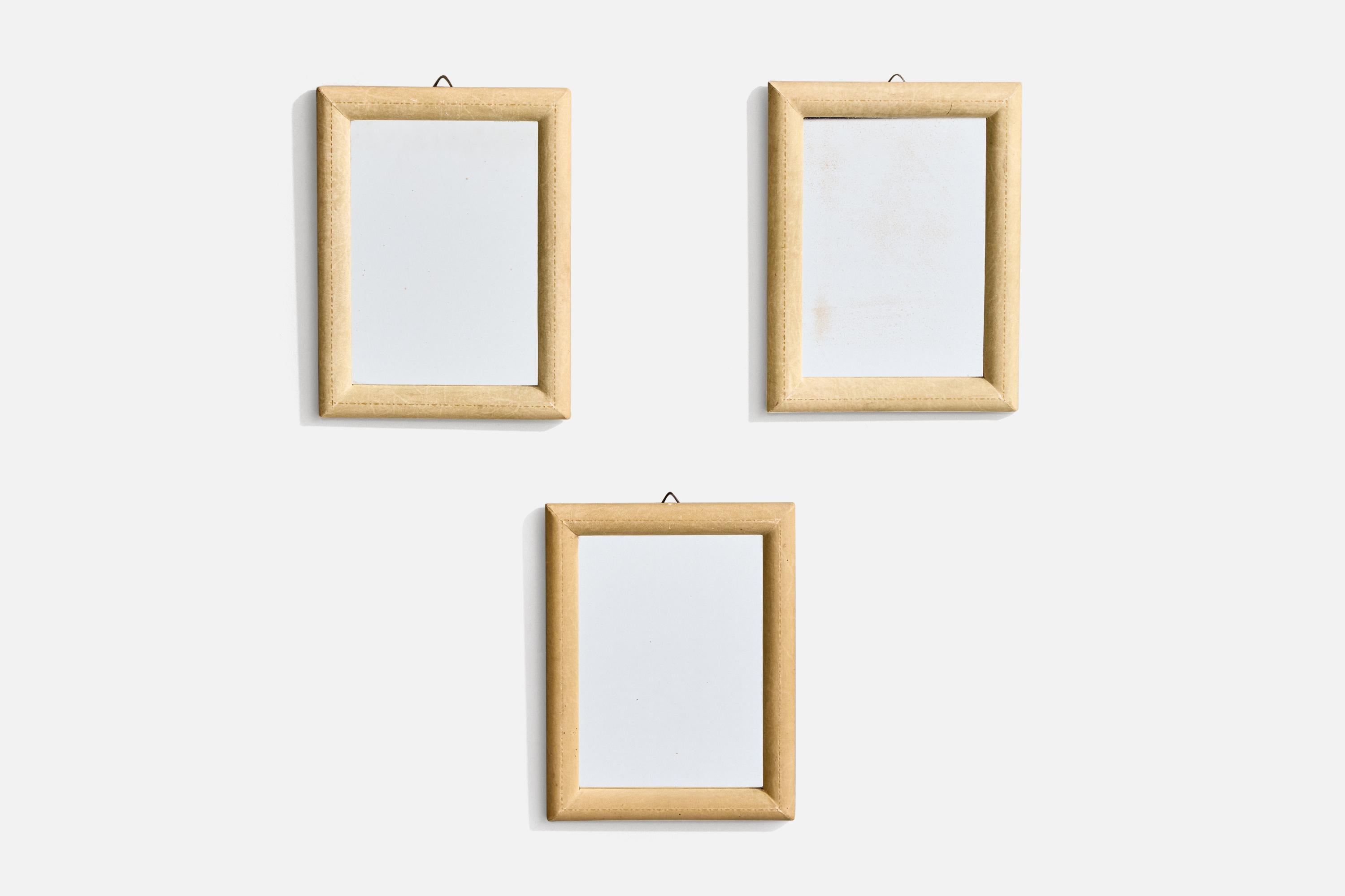 Ein Satz von 3 kleinen Wandspiegeln aus Chagrin, entworfen und hergestellt von einem italienischen Designer, Italien, 1930er Jahre.
 