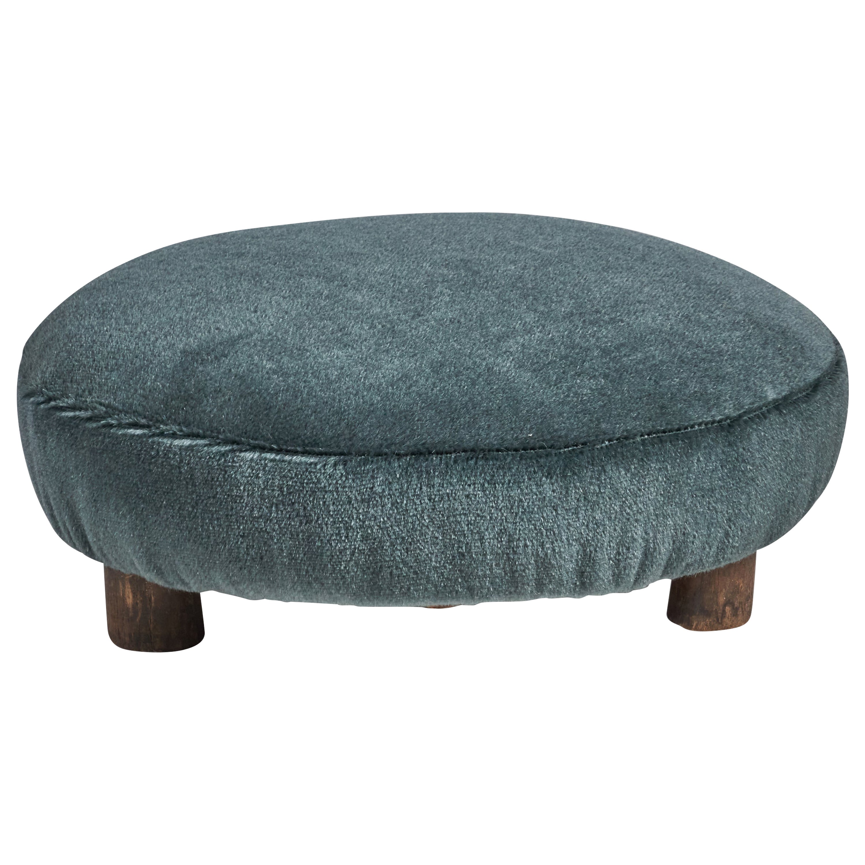 Italienischer Designer, kleiner Ottomane, Mohair, Holz, Italien, 1930er Jahre