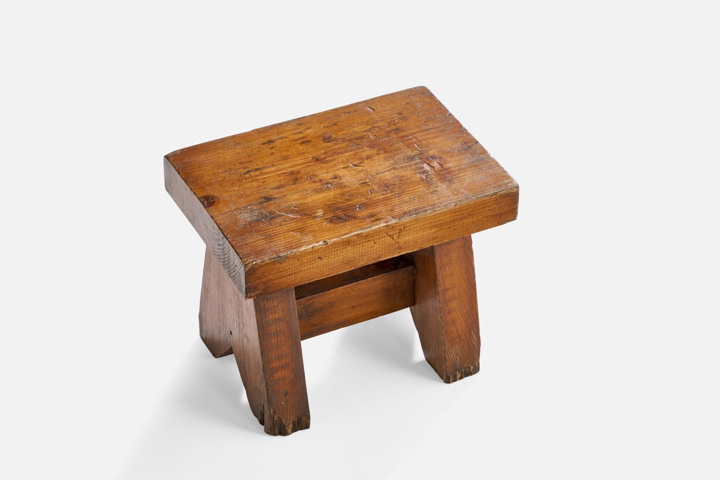 Italian Designer, Small Stool, Oak, Italy, 1930s In Distressed Condition For Sale In High Point, NC