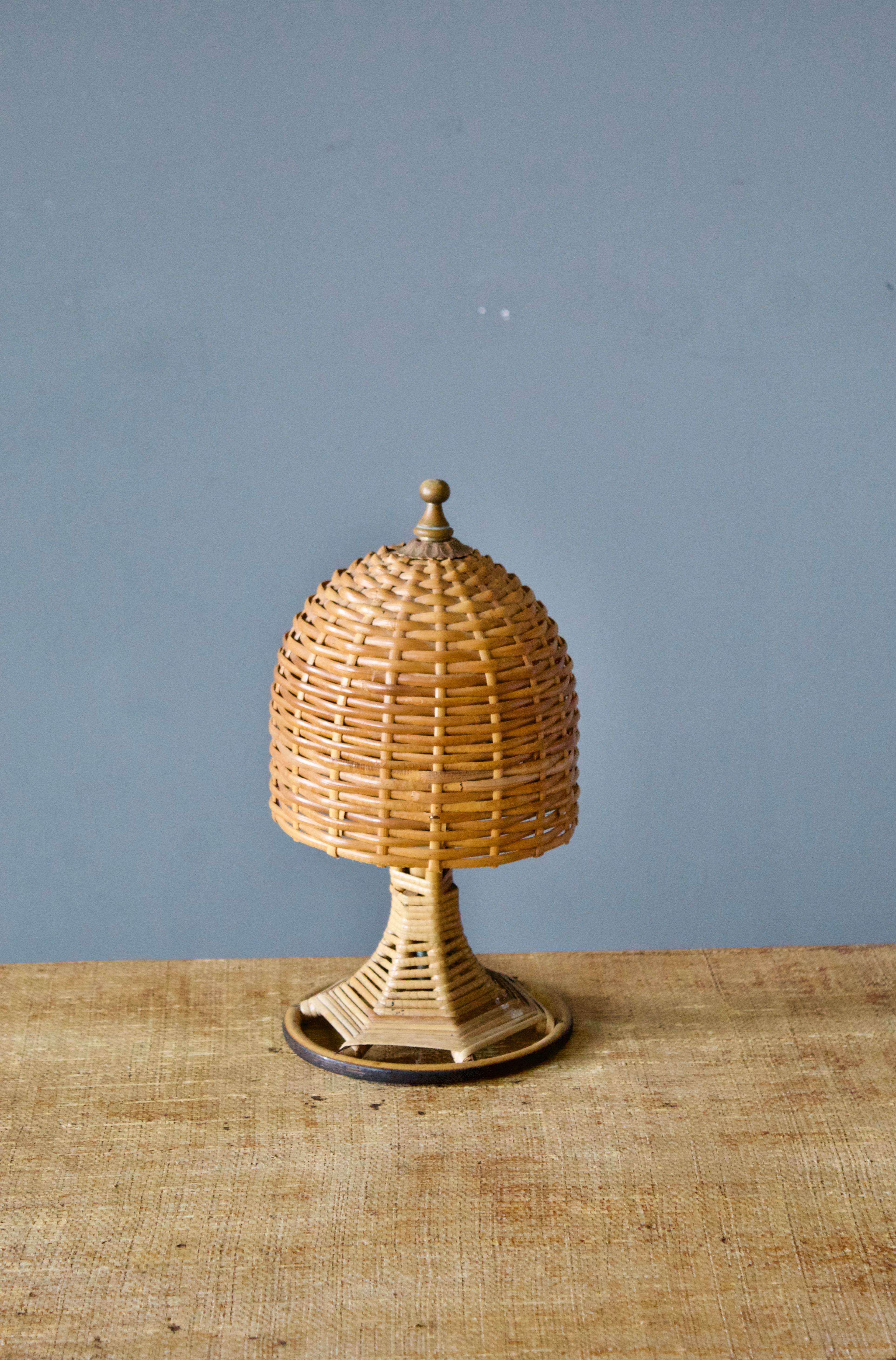 Late 20th Century Italian Designer, Small Table Lamp, Rattan, Brass, Italy, 1970s