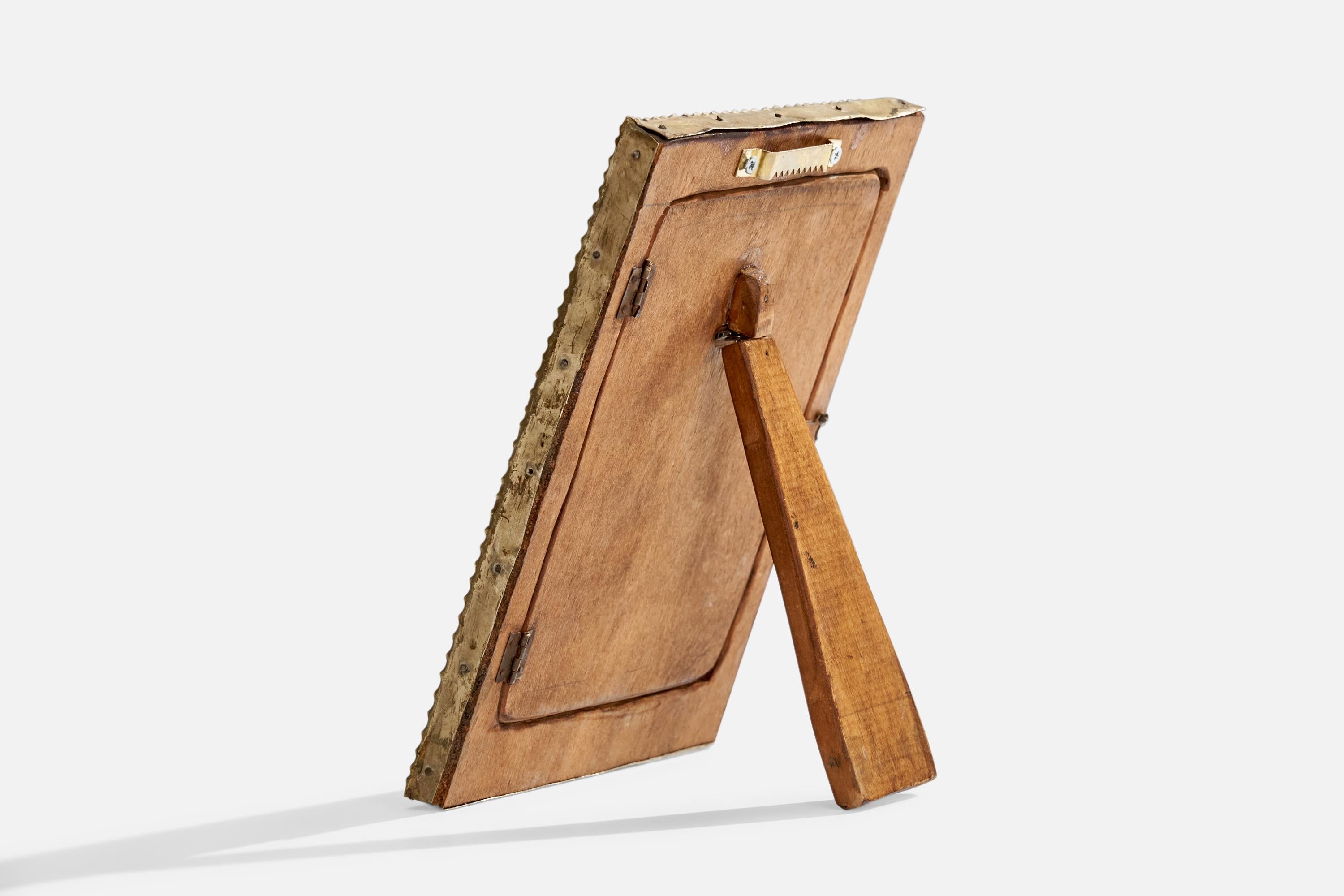 Diseñador italiano, Pequeño espejo de mesa o pared, latón martillado, Italia, años 30 Italiano en venta