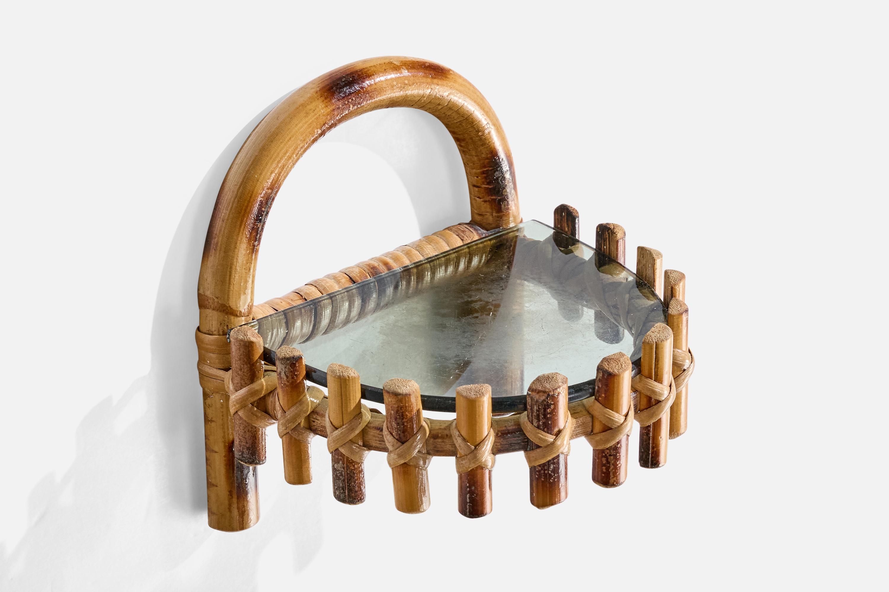 Italian Designer, Small Wall Shelves, Bamboo, Rattan, Glass, Italy, 1960s In Good Condition For Sale In High Point, NC