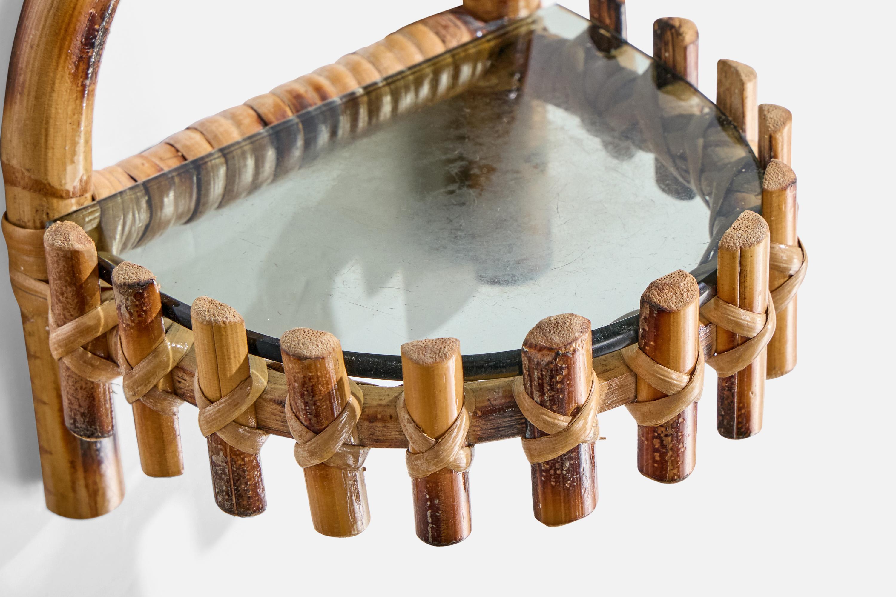 Italian Designer, Small Wall Shelves, Bamboo, Rattan, Glass, Italy, 1960s For Sale 2