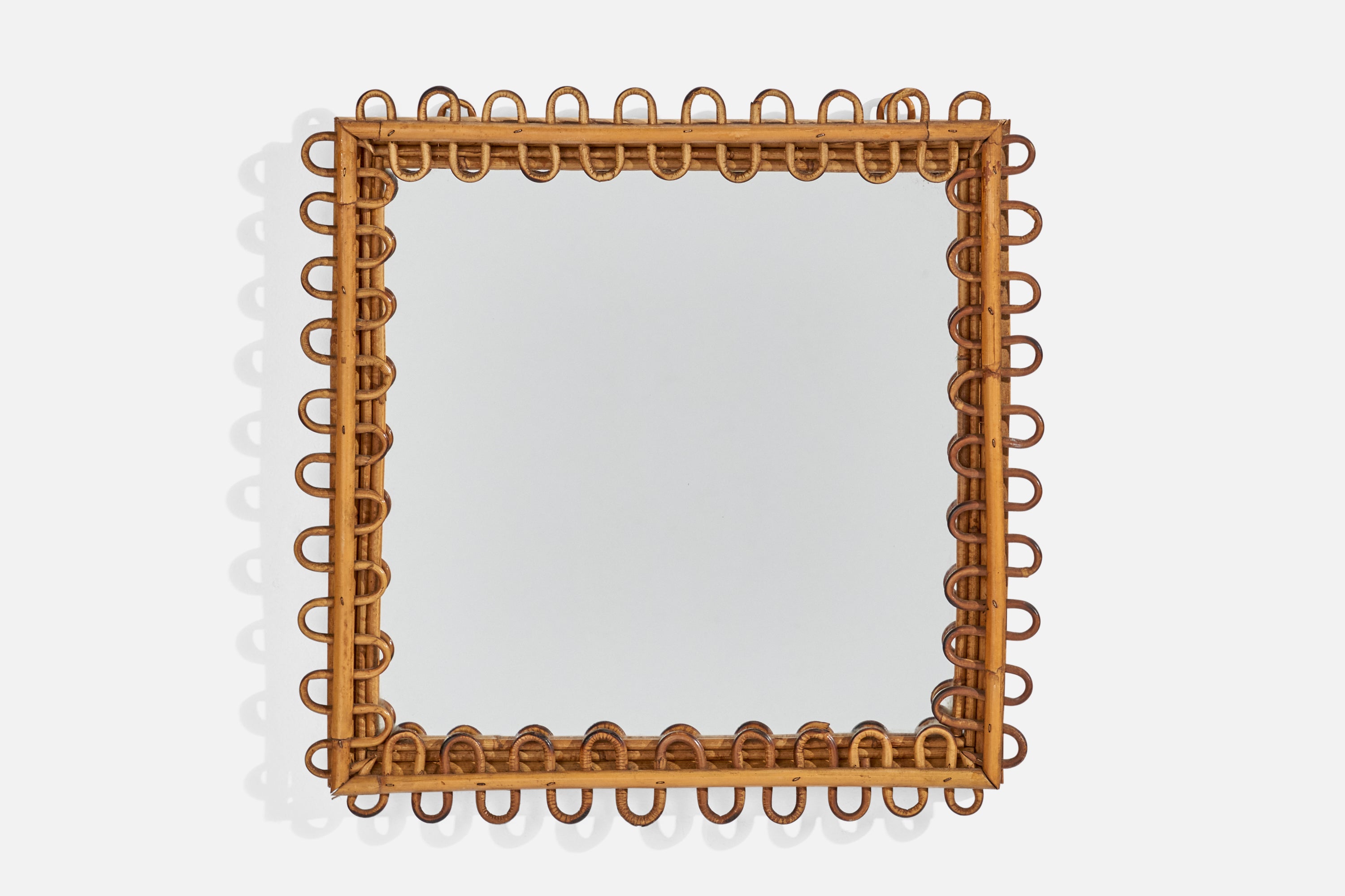 Italienischer Designer, quadratischer Wandspiegel, Rattan, Spiegelglas, Italien, ca. 1950er Jahre