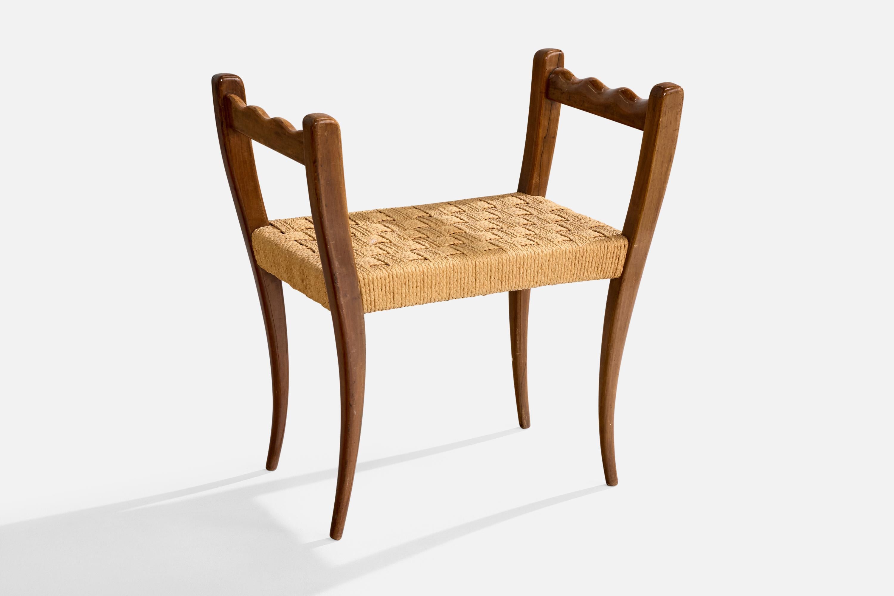Taburete de nogal y junco diseñado y fabricado en Italia, c. década de 1940.

Dimensiones (pulgadas): 27,5