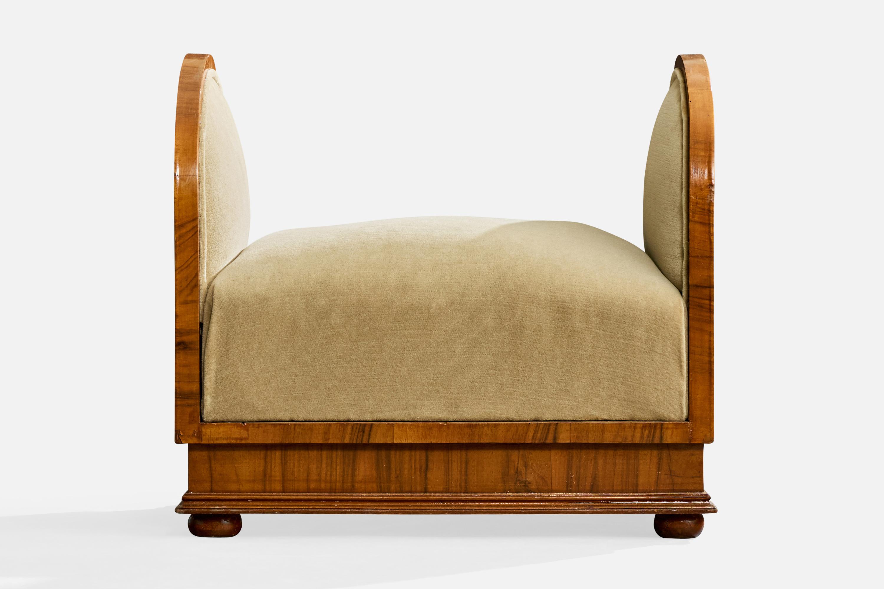 Italian Designer, Stools, Walnut, Fabric, Italy, 1930s (Mitte des 20. Jahrhunderts) im Angebot