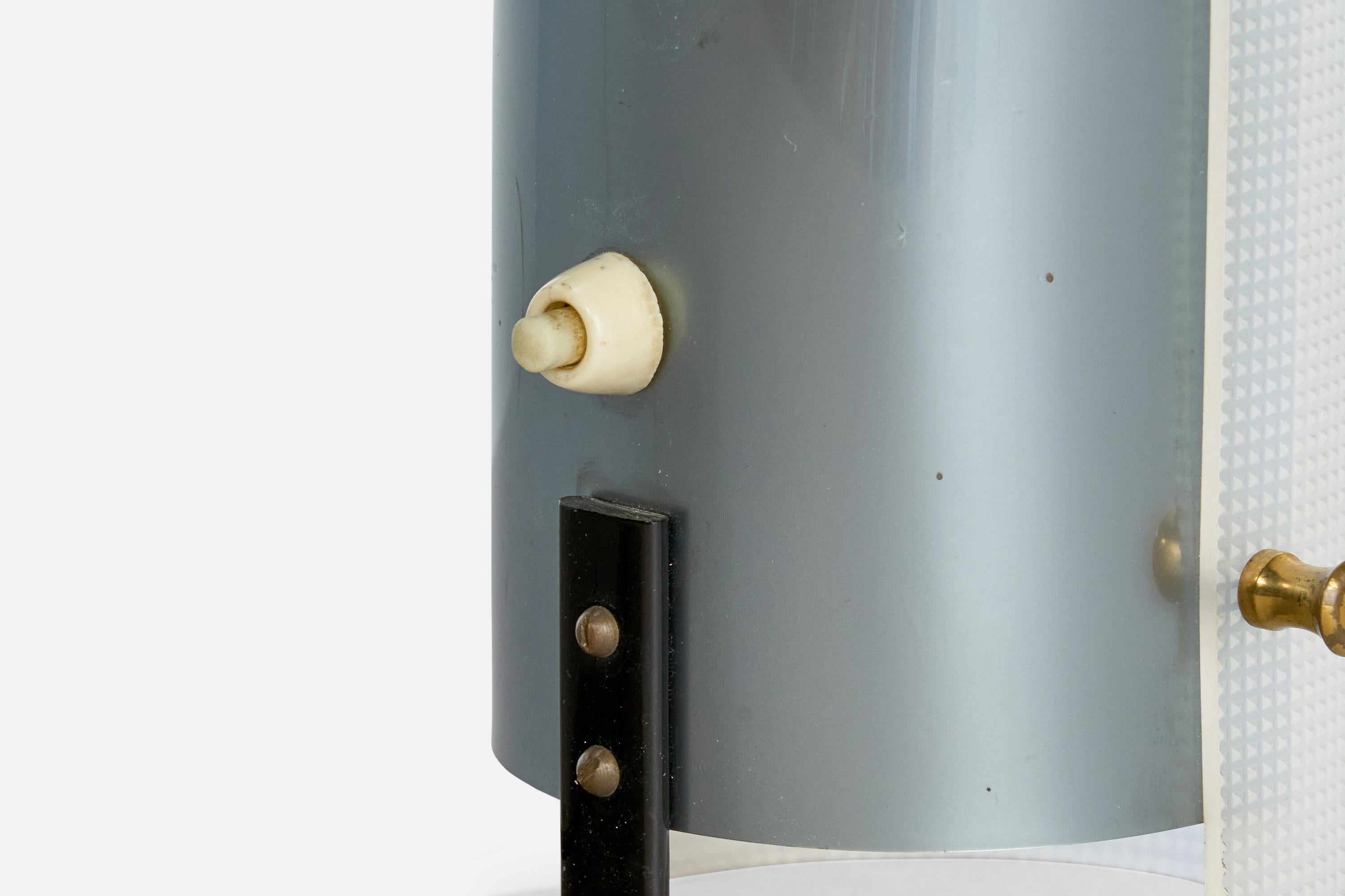 Italian Designer, Table Lamp, Acrylic, Brass, Metal, Italy, 1960s In Good Condition For Sale In High Point, NC