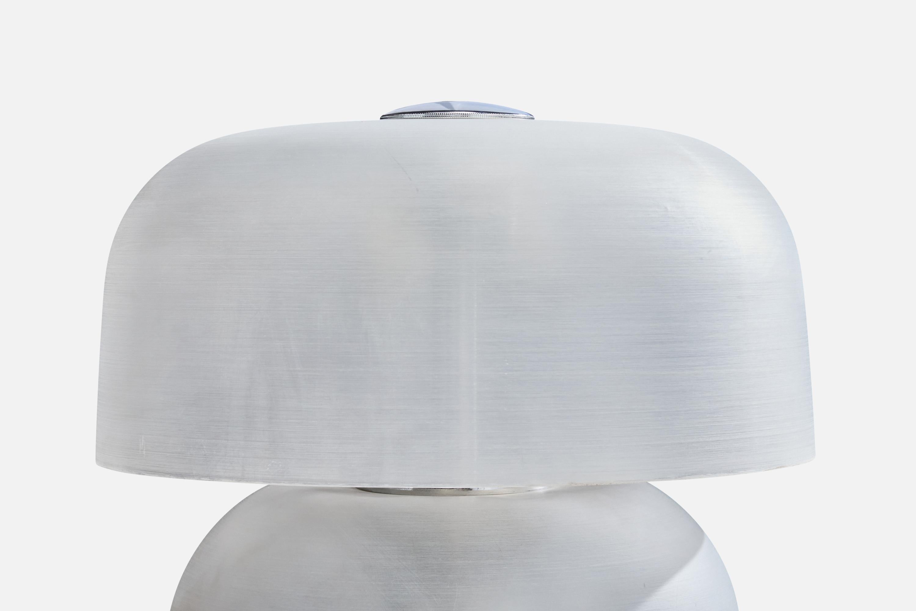 Italian Designer, Table Lamp, Acrylic, Chrome, Italy, 1970s In Good Condition For Sale In High Point, NC