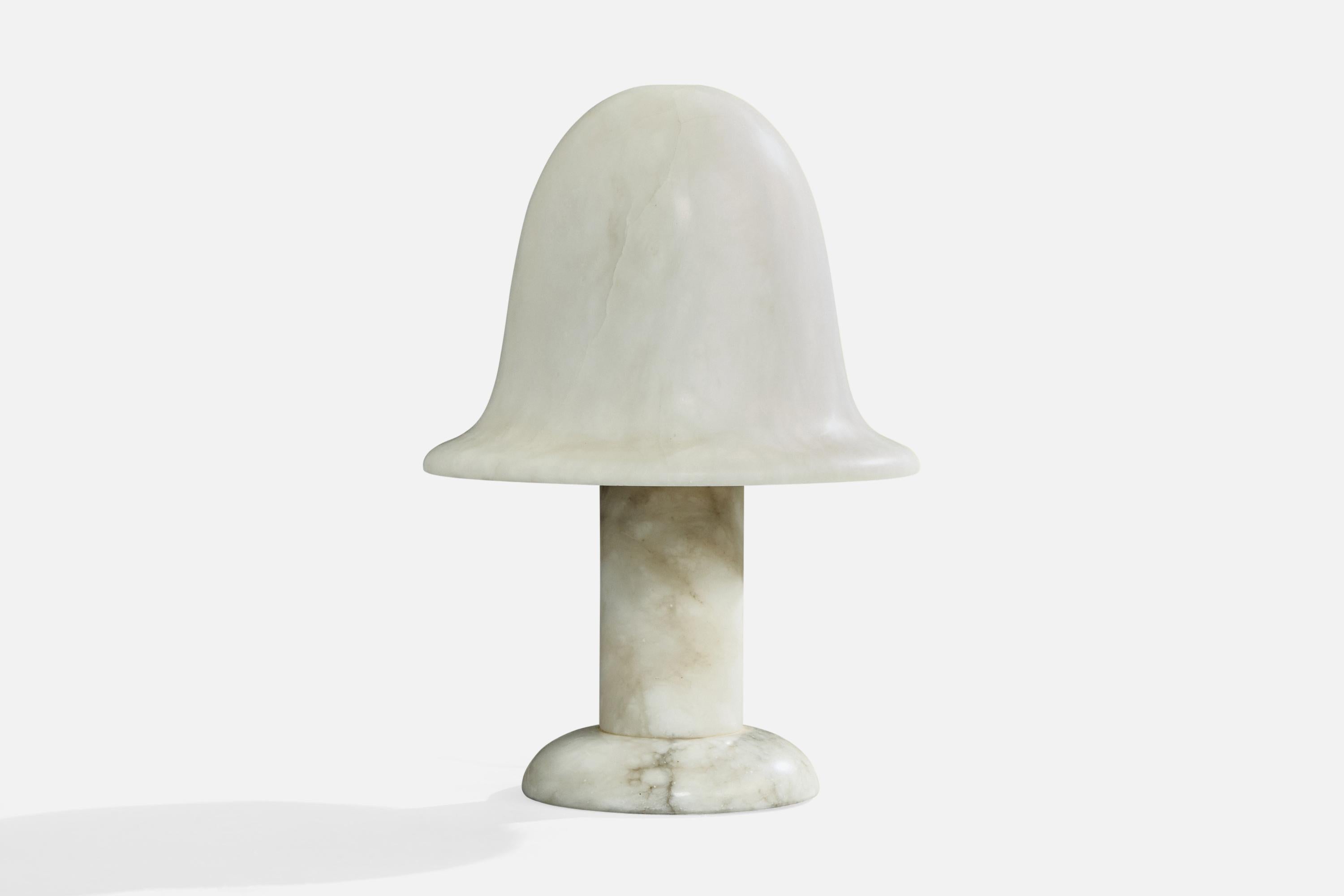 Lampe de table en albâtre conçue et produite en Italie, c.C. 1990.

Albâtre blanc et gris avec de subtiles marques naturelles d'âge.

Légère patine d'usage.

Dimensions de la lampe (pouces) : 