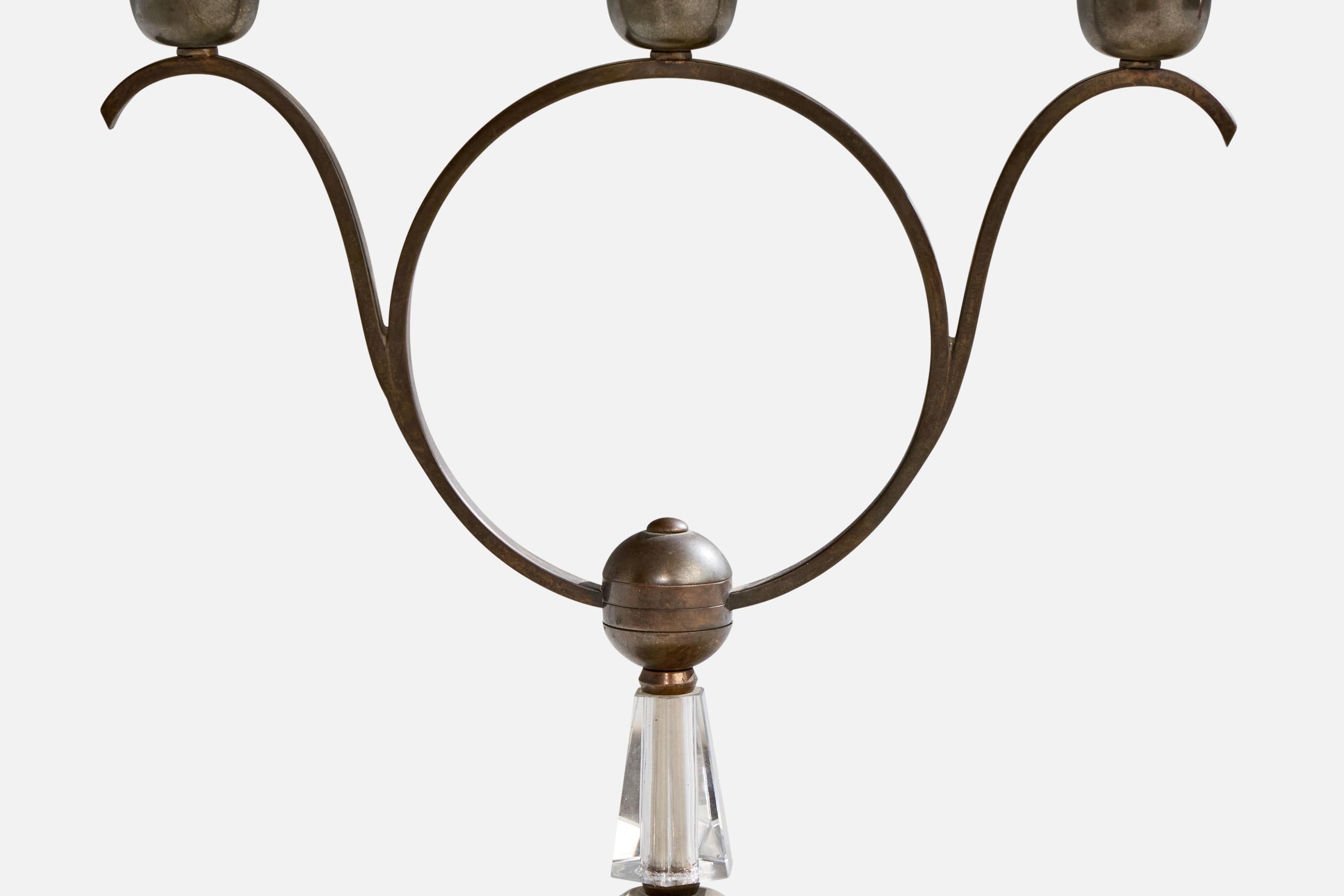 Lampada da tavolo di design italiano, ottone, acrilico, tessuto, Italia, anni '50 In condizioni buone in vendita a High Point, NC