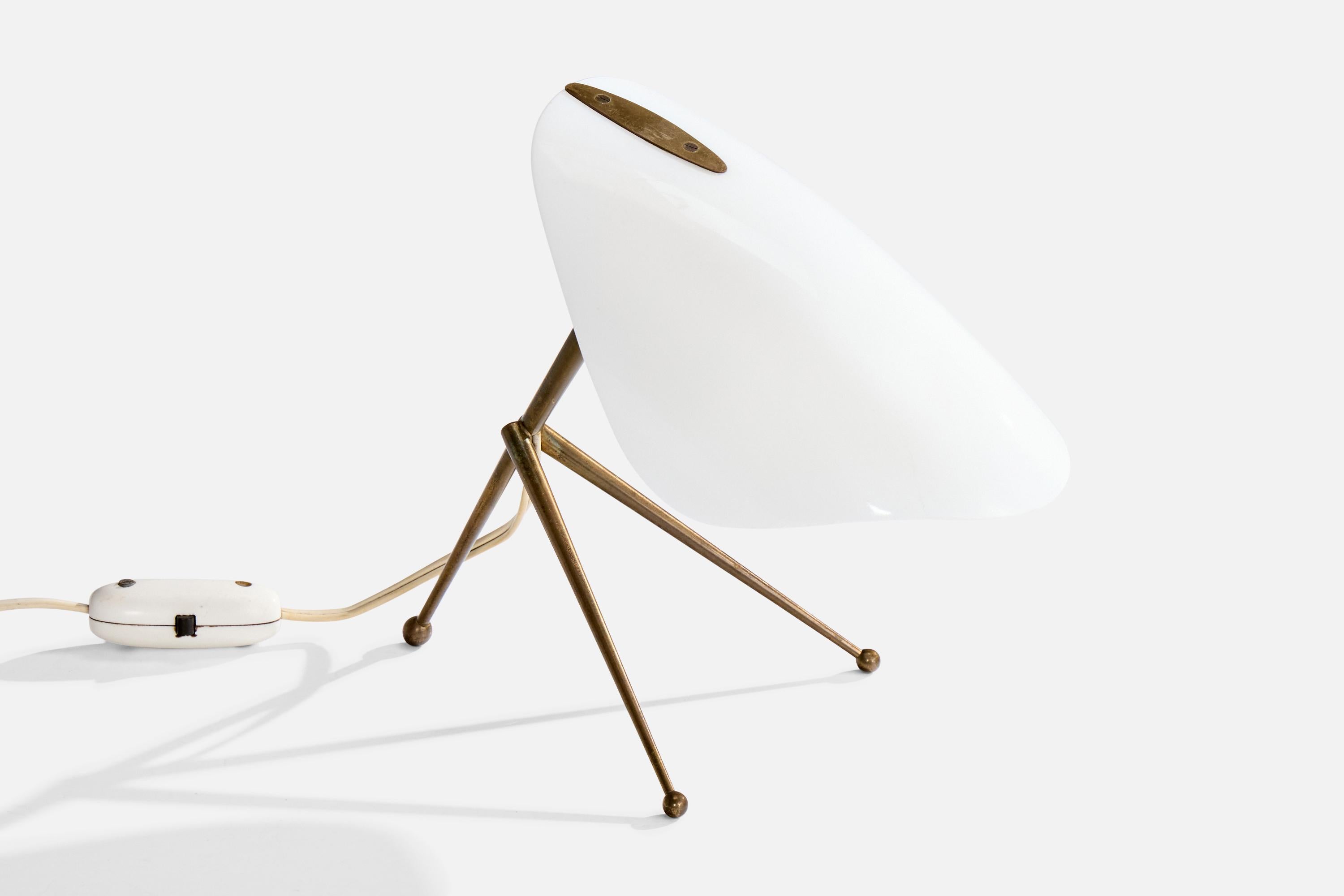 Italian Designer, Table Lamp, Brass, Acrylic, Italy, 1950s In Good Condition For Sale In High Point, NC