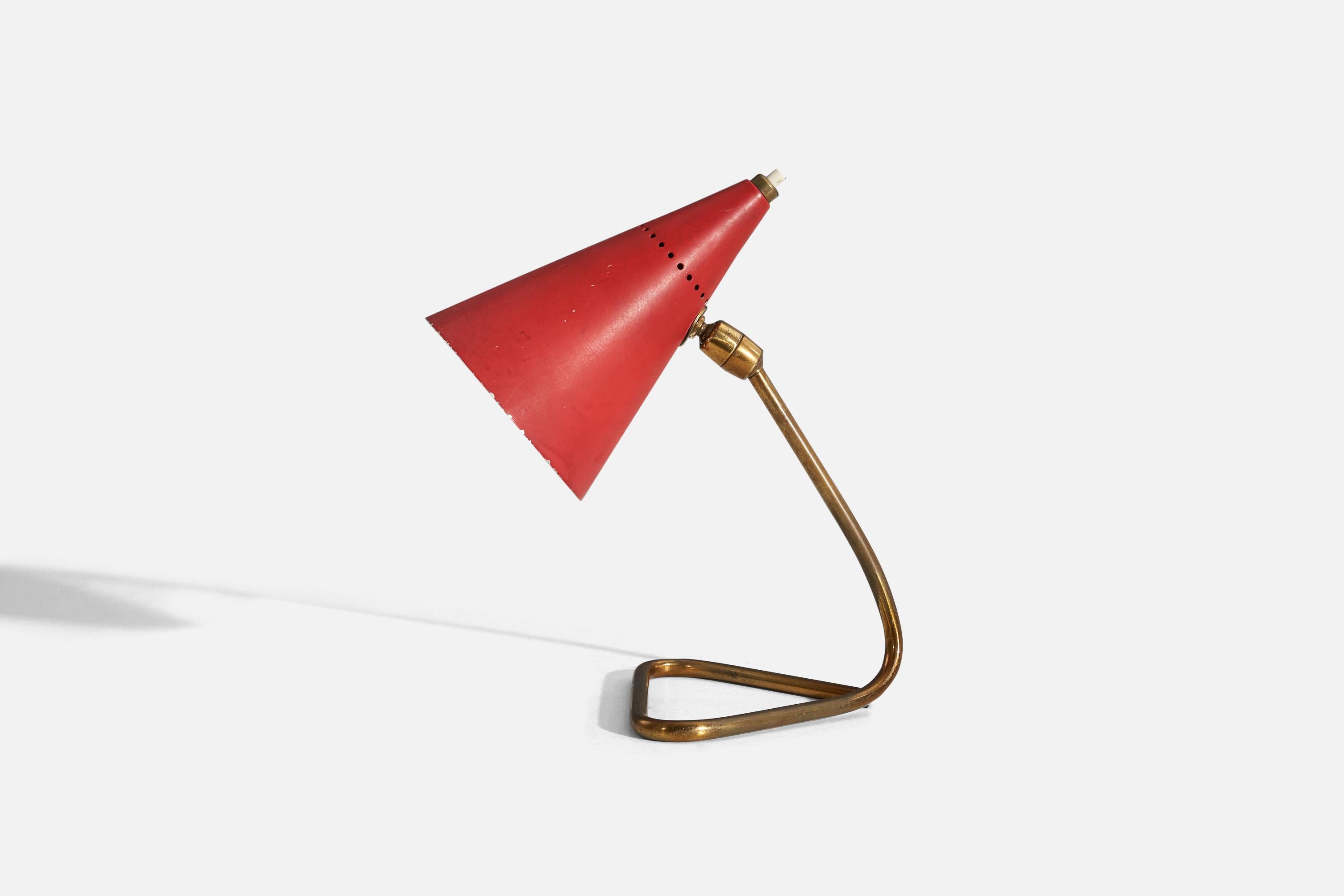 A brass and red lacquered metal table lamp, designed and produced by Gilardi & Barzaghi, Italy, 1950s.