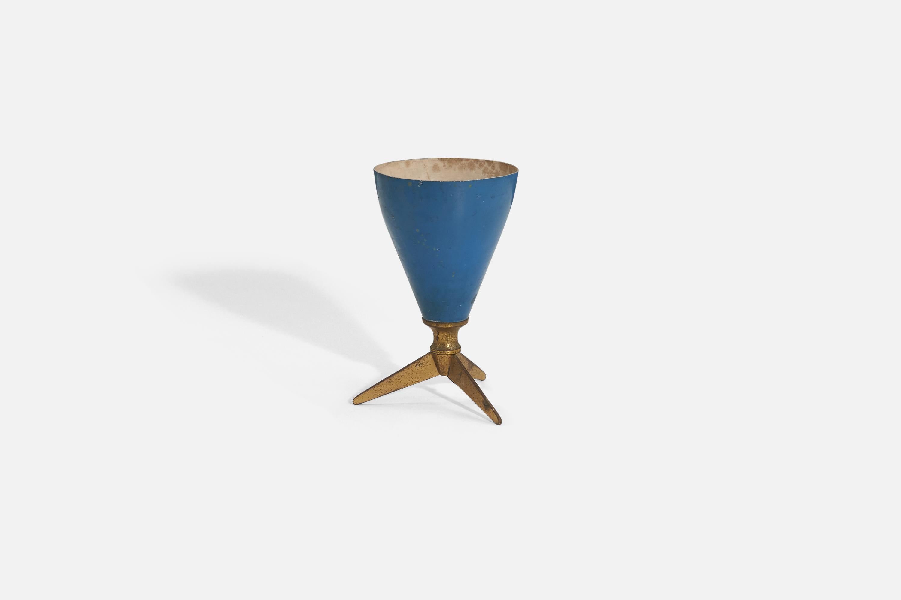 Designer italien, lampe de bureau, laiton, métal laqué bleu, Italie, années 1950 en vente 1