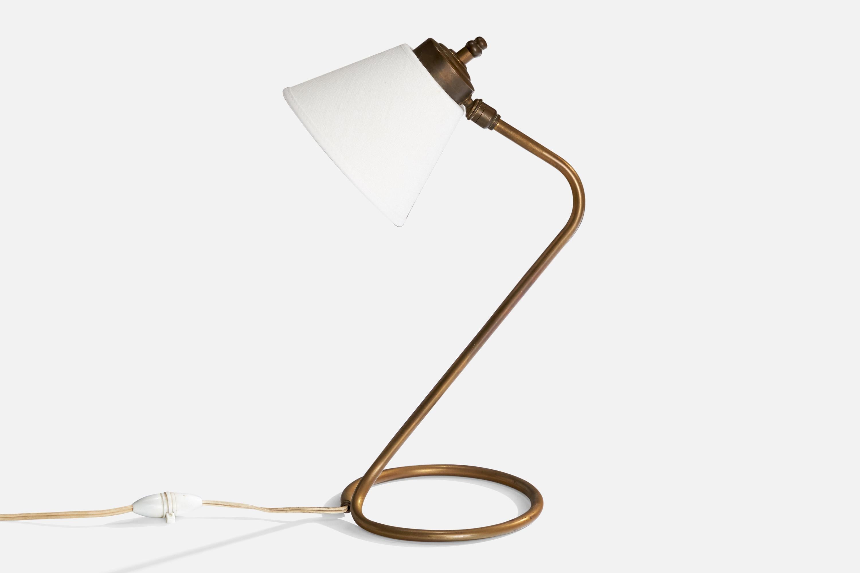 Italienische Designerin, Tischlampe, Messing, Stoff, Italien, 1940er Jahre im Zustand „Gut“ im Angebot in High Point, NC