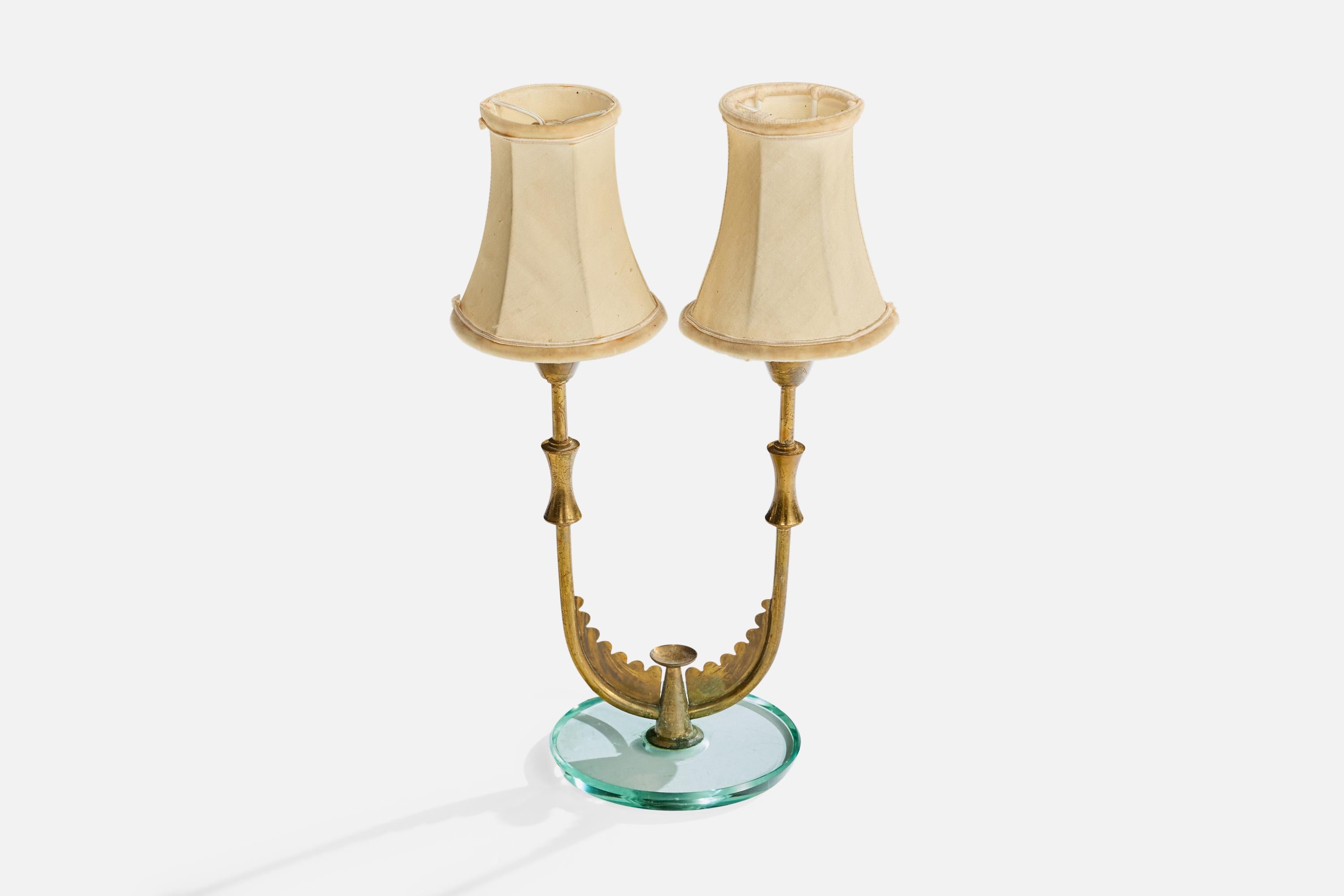 Mid-Century Modern Designer italien, lampe de bureau, laiton, verre, tissu, Italie, années 1940 en vente