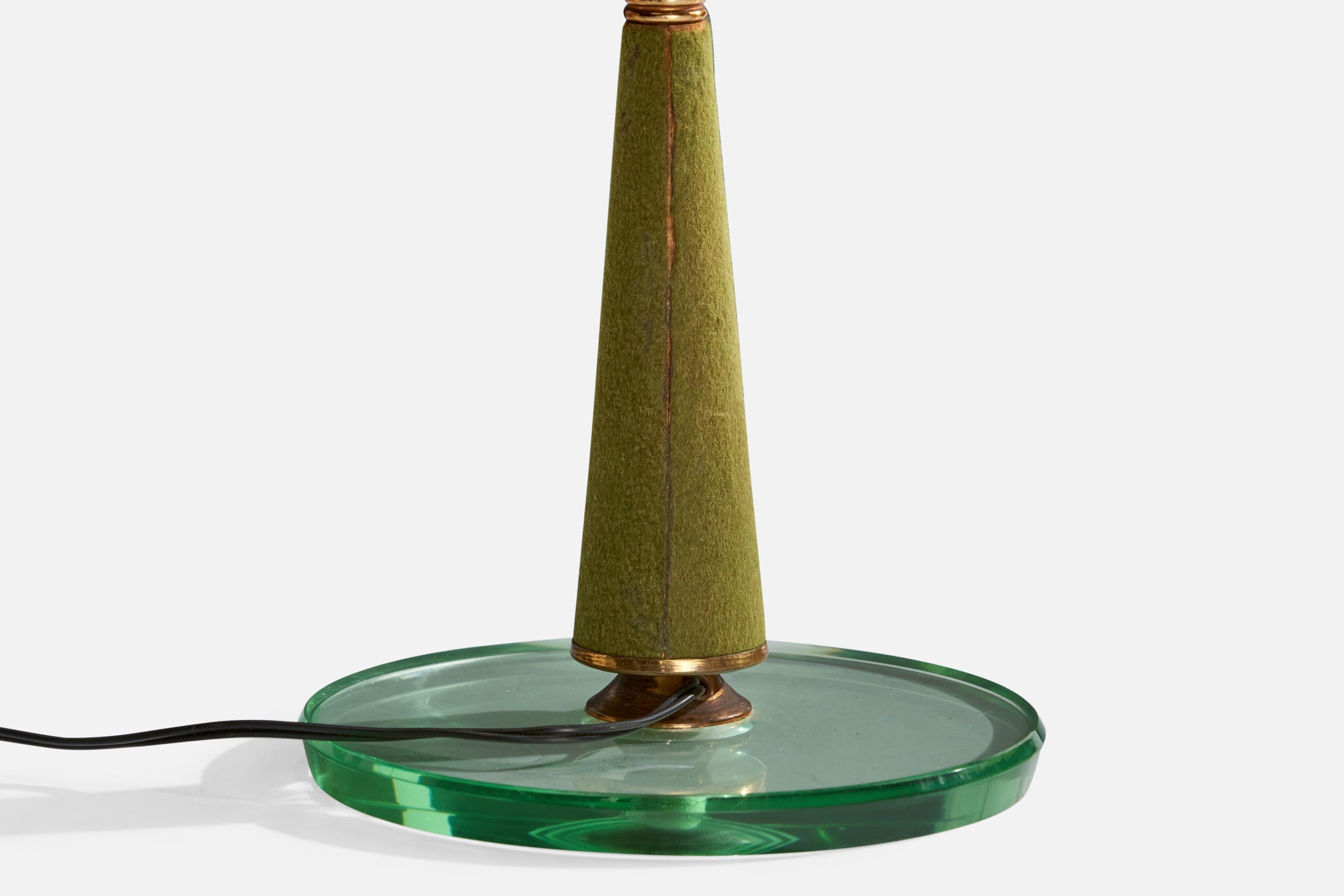 Lampe de table de designer italien, laiton, verre, feutre, Italie, années 1950 en vente 3