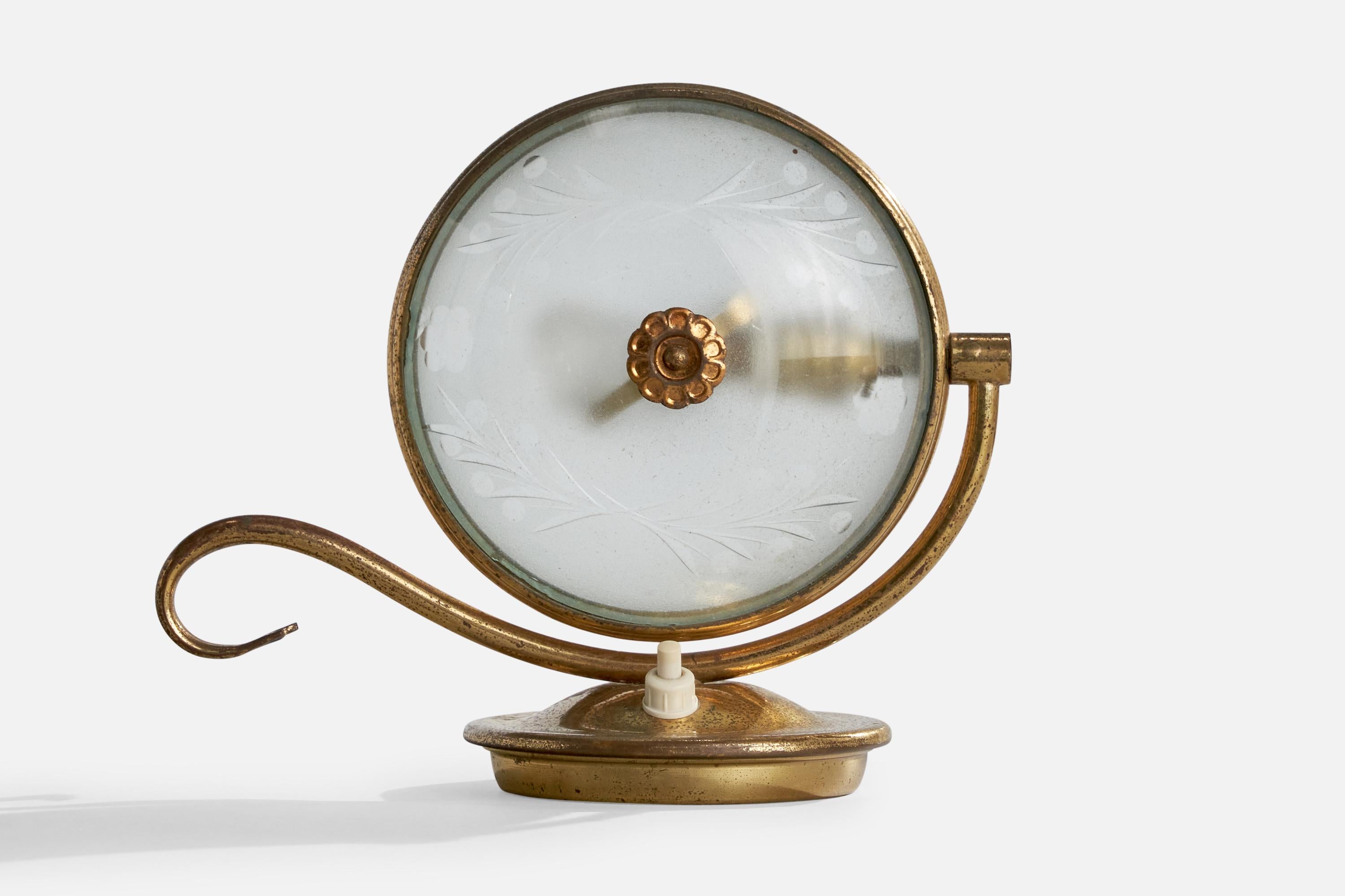 Lampe de table en laiton et verre dépoli, conçue et produite en Italie, C.C. 1940.

Dimensions de la lampe avec abat-jour (pouces) : 6.75