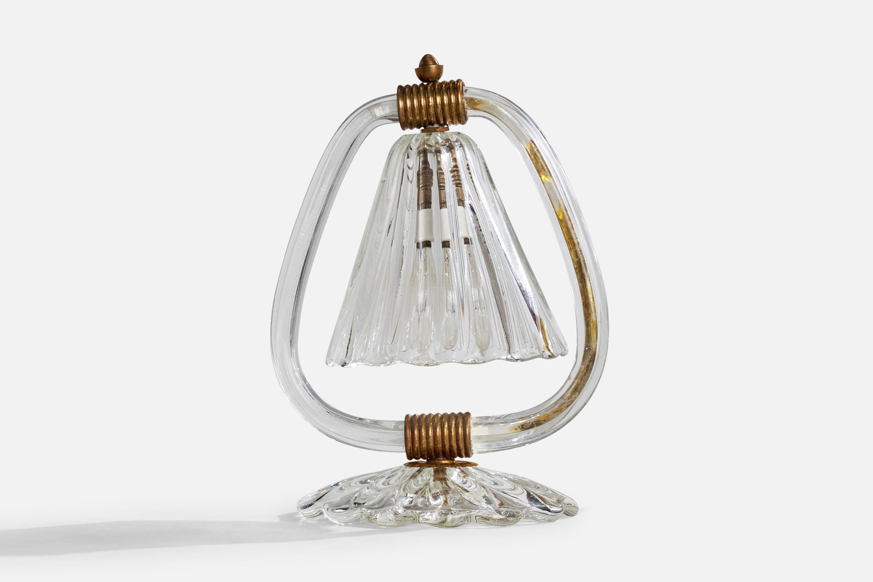 Lampe de table en laiton et verre de Murano, conçue et produite en Italie, C.C. 1940.

Dimensions de la lampe avec abat-jour (pouces) : 8.3