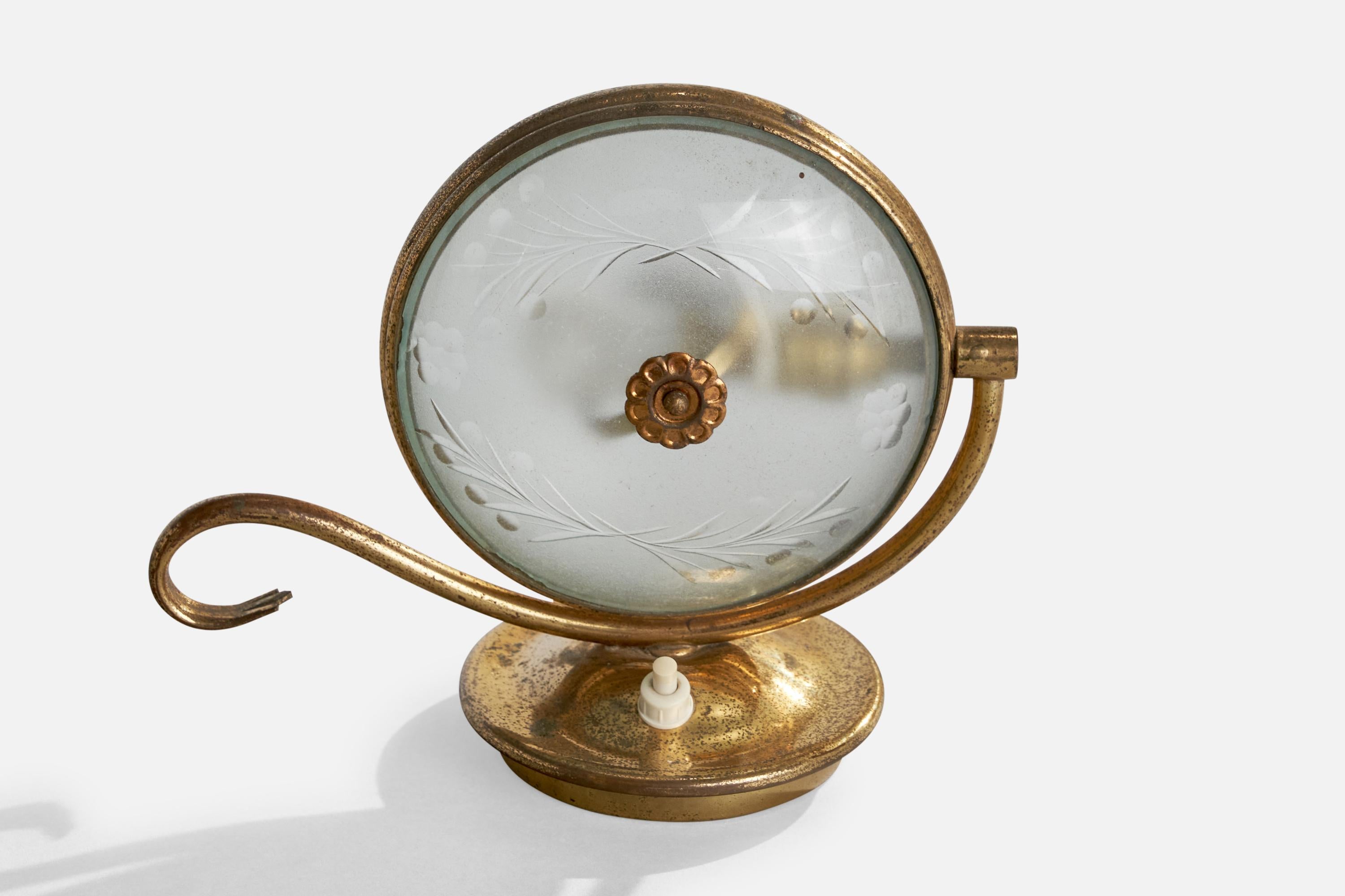 Mid-Century Modern Créateur italien, lampe de bureau, laiton, verre, Italie, années 1940 en vente
