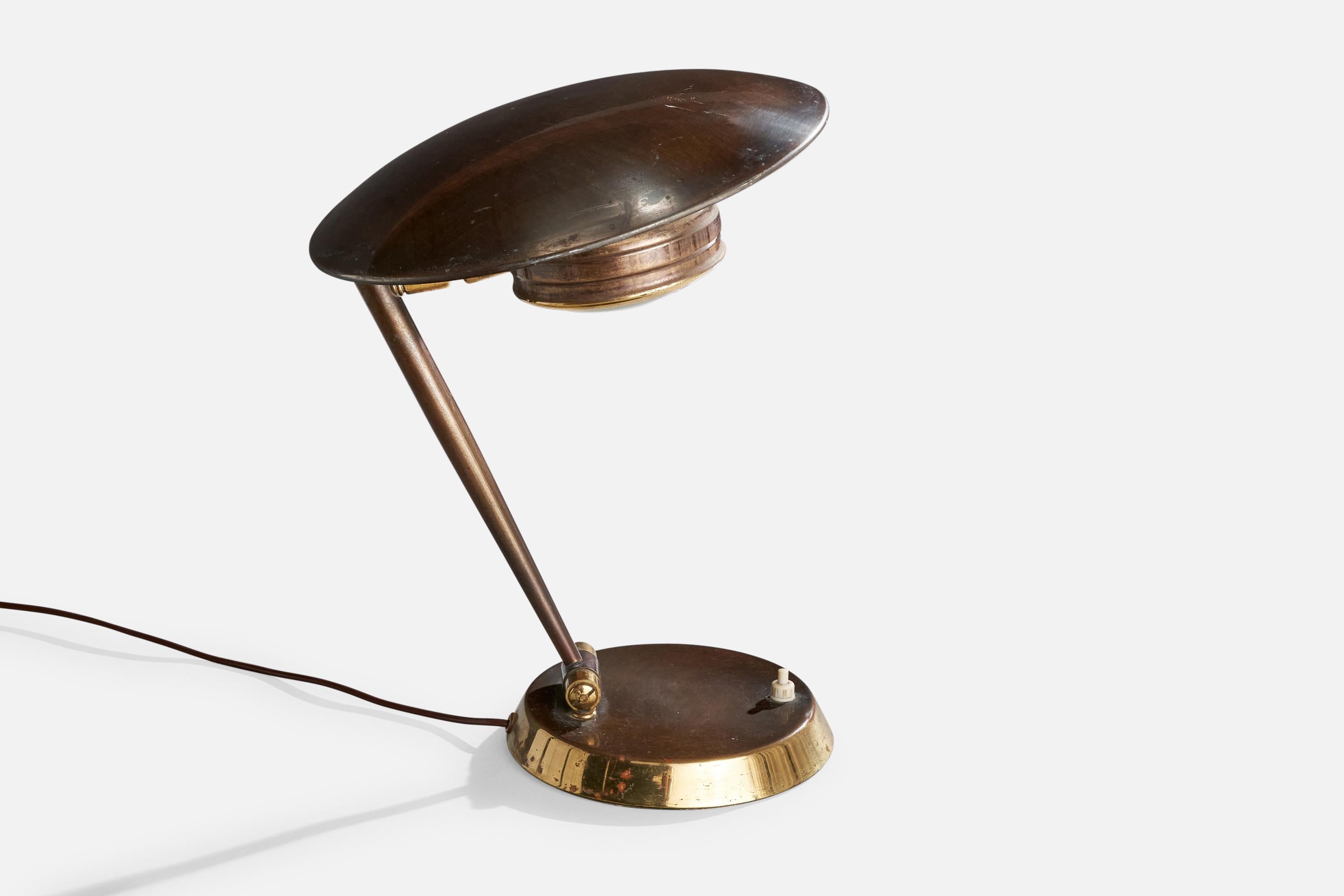 Italian Designer, Table Lamp, Brass, Glass, Italy, 1940s In Good Condition In High Point, NC