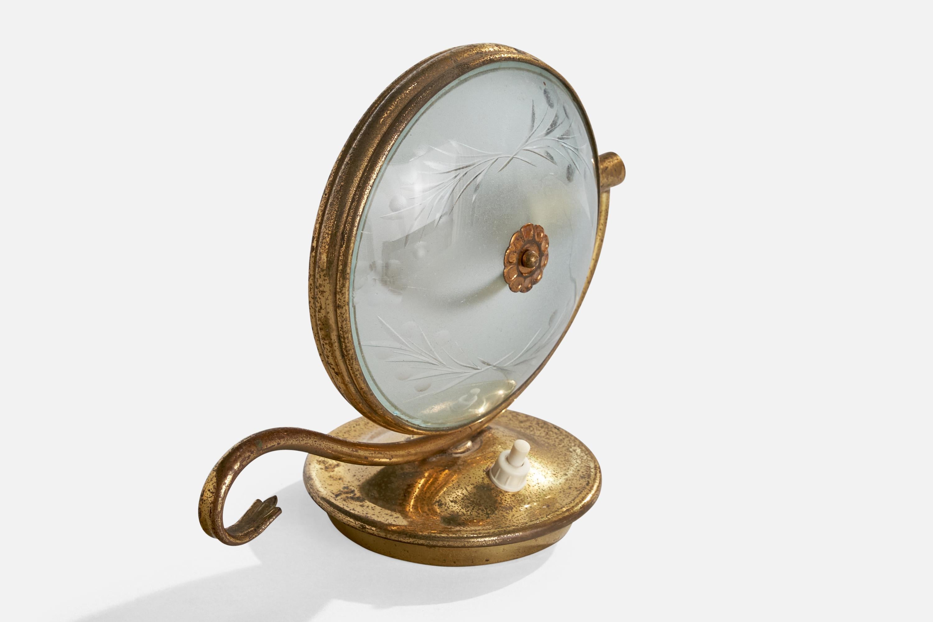 Milieu du XXe siècle Créateur italien, lampe de bureau, laiton, verre, Italie, années 1940 en vente
