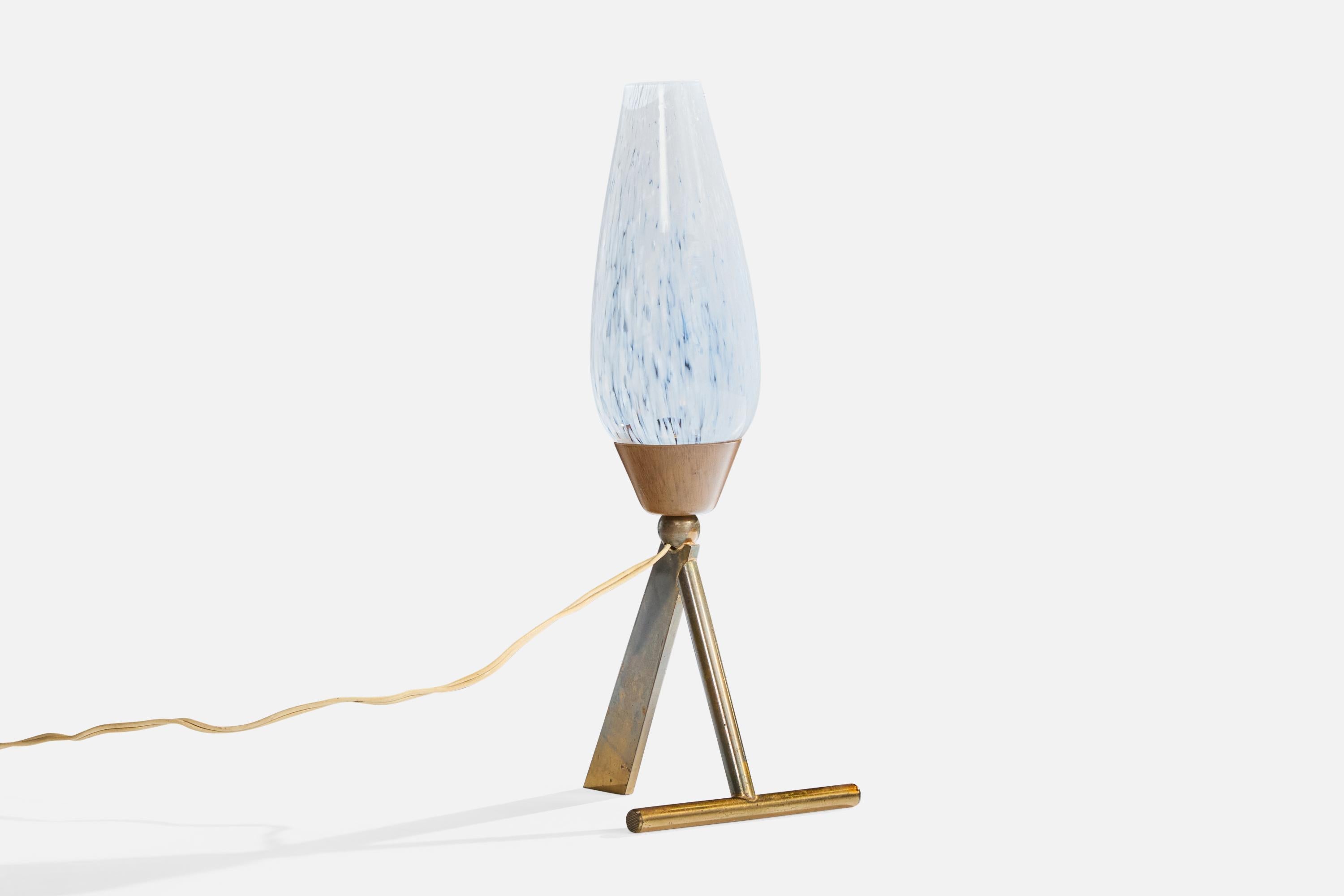 Lampada da tavolo in ottone e vetro acidato progettata e prodotta in Italia, anni '50 circa.

Dimensioni della lampada (pollici): 11.55 