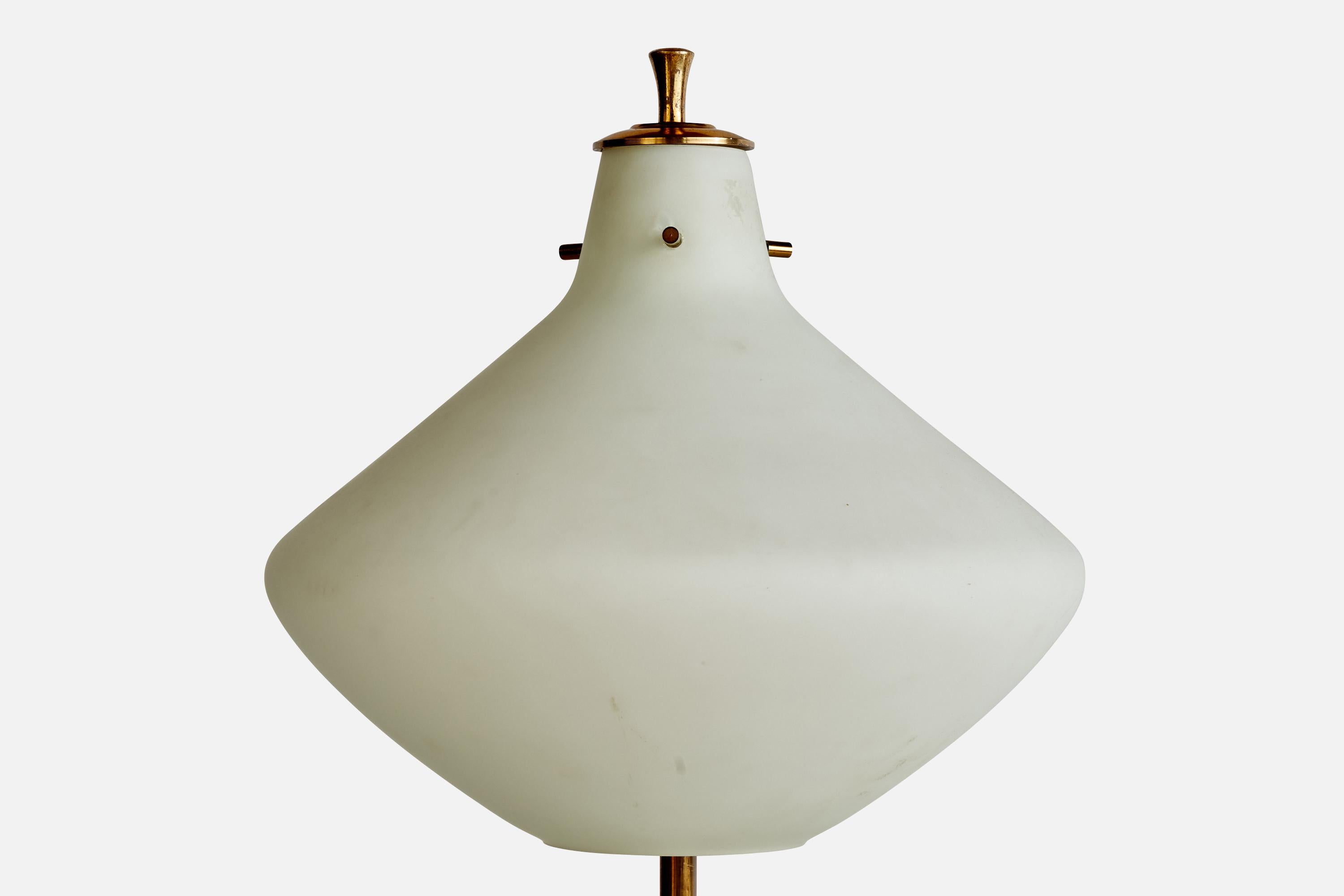 Milieu du XXe siècle Créateur italien, lampe de bureau, laiton, verre, Italie, années 1950 en vente