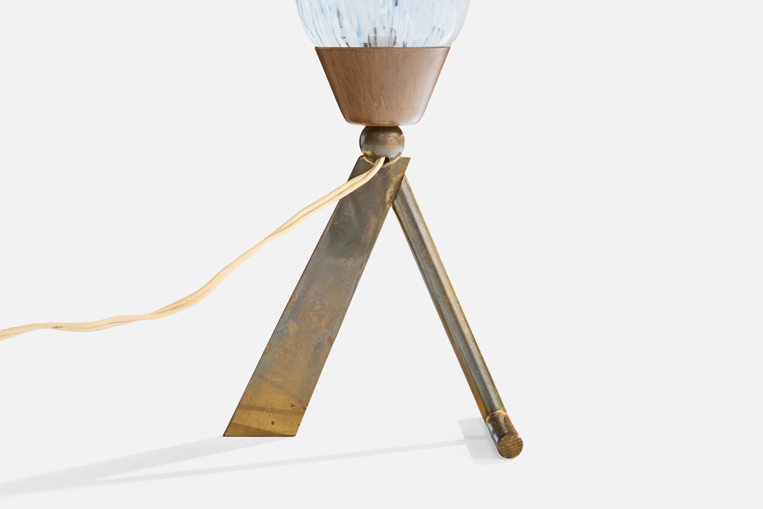 Lampada da tavolo di design italiano, ottone, vetro, Italia, anni '50 in vendita 1
