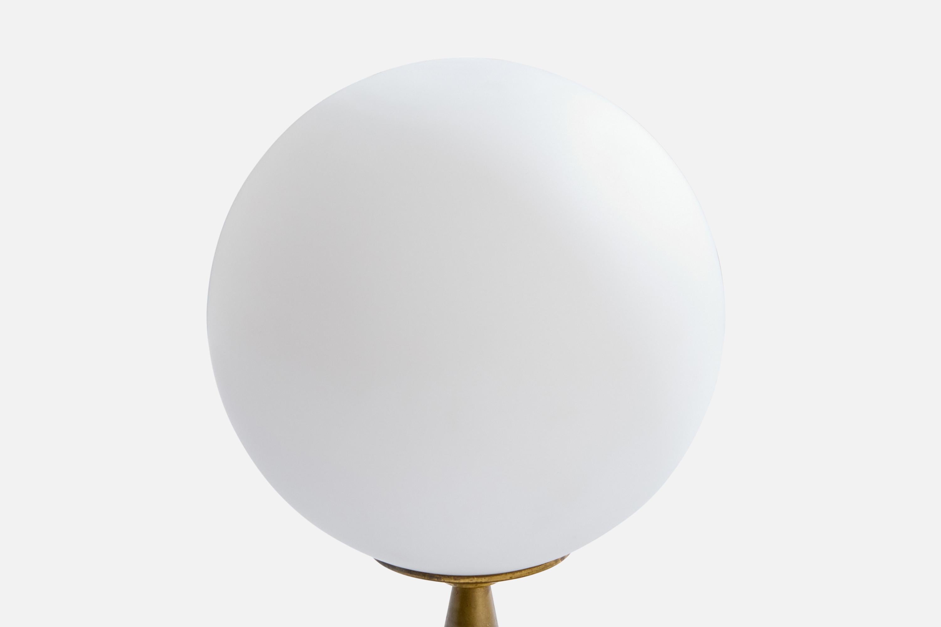 Créateur italien, lampe de bureau, laiton, verre, Italie, années 1960 Bon état - En vente à High Point, NC