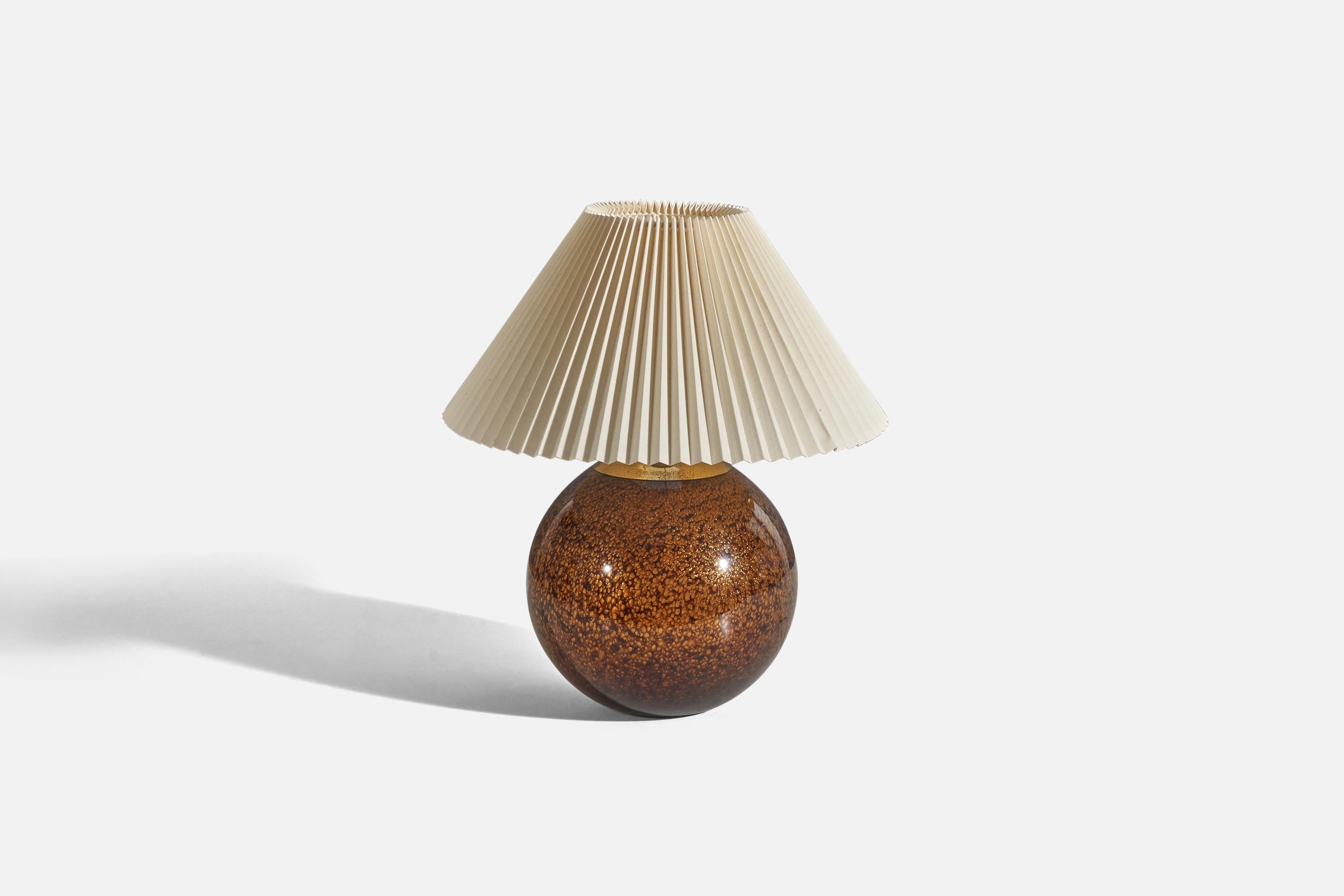 A large brass, glass and paper table lamp designed and produced in Italy, 1960s.

Sold with lampshade. 
Dimensions of Lamp (inches) : 15.62 x 12 x 12 (height x width x depth)
Dimensions of Shade (inches) : 7 x 19.5 x 11 (top diameter x bottom