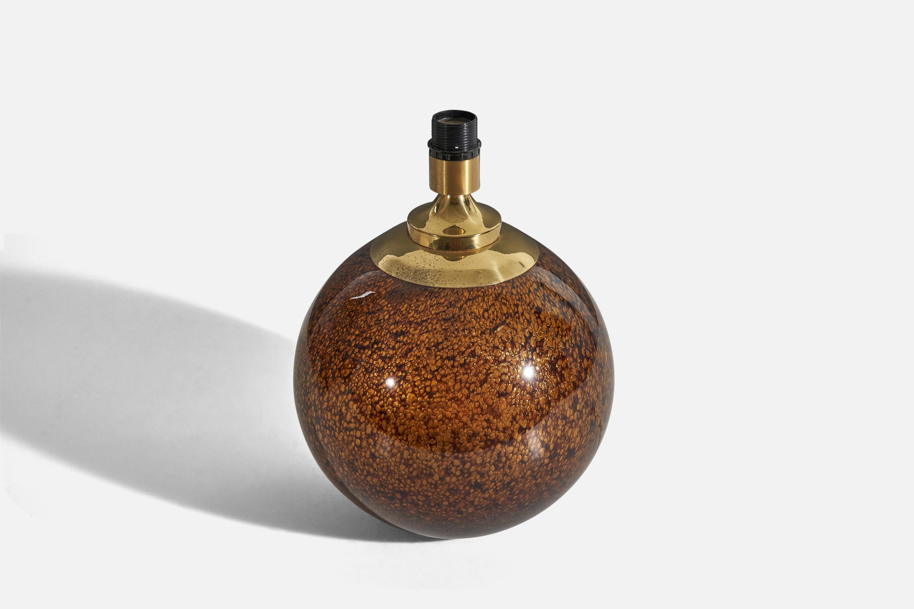Mid-Century Modern Italian Designer, Table Lamp, Brass, Glass, Paper, Italy, 1960s For Sale