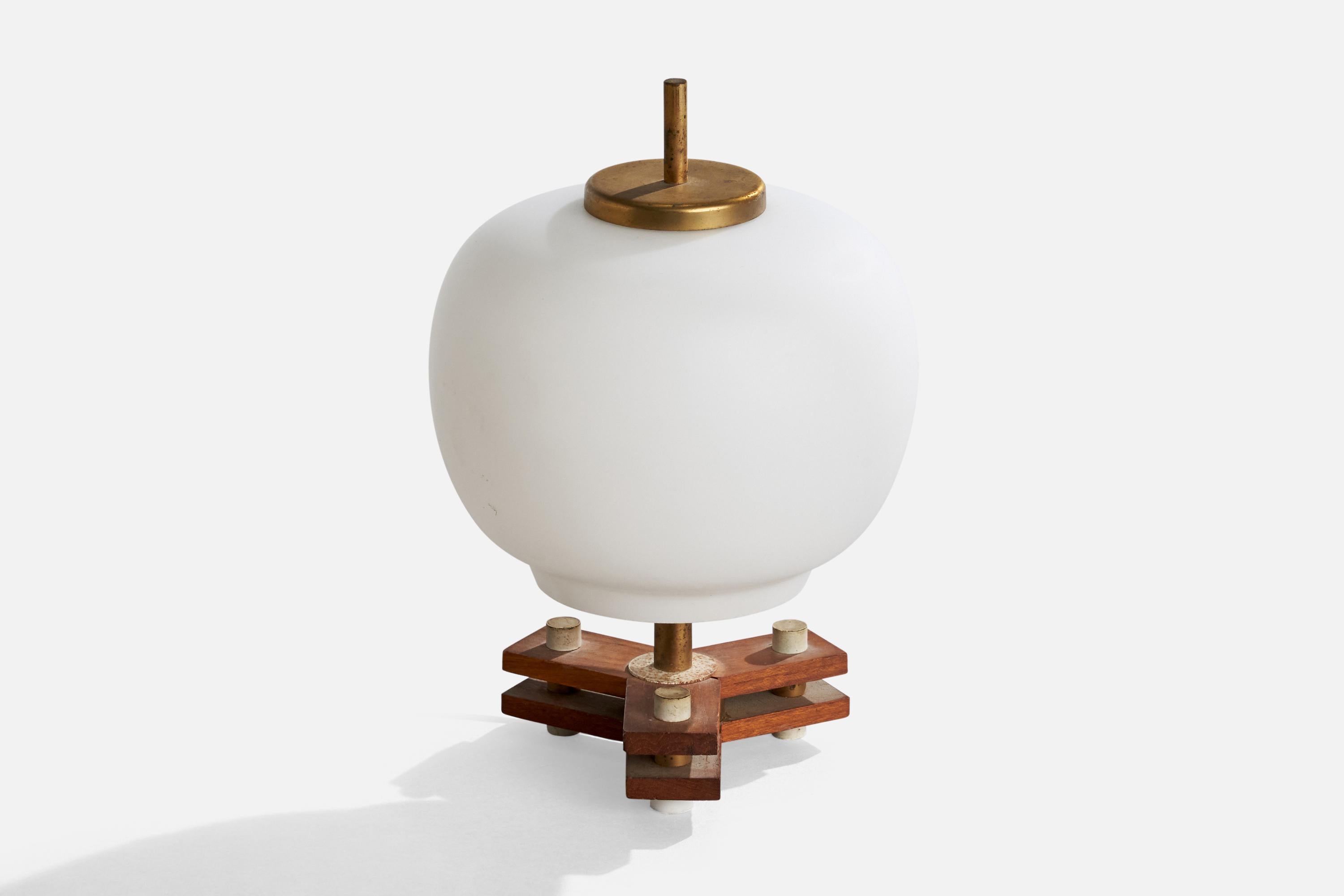 Italiano Lampada da tavolo di design italiano, ottone, vetro, teak, Italia, anni '50 in vendita
