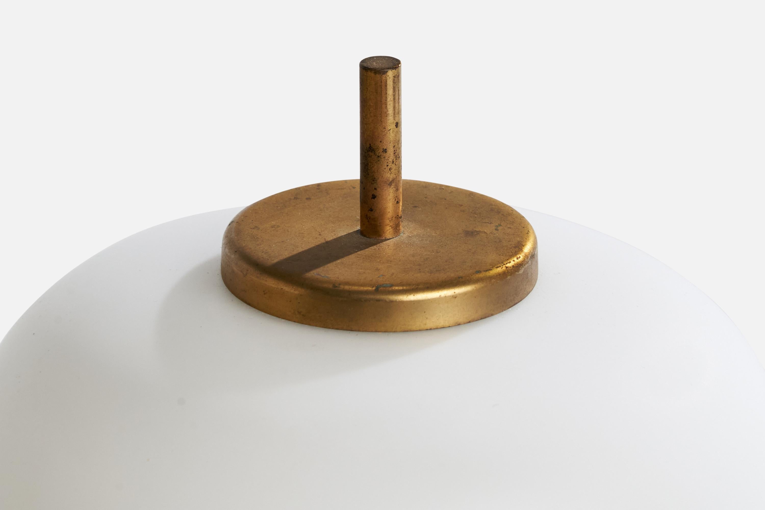 Lampada da tavolo di design italiano, ottone, vetro, teak, Italia, anni '50 In condizioni buone in vendita a High Point, NC