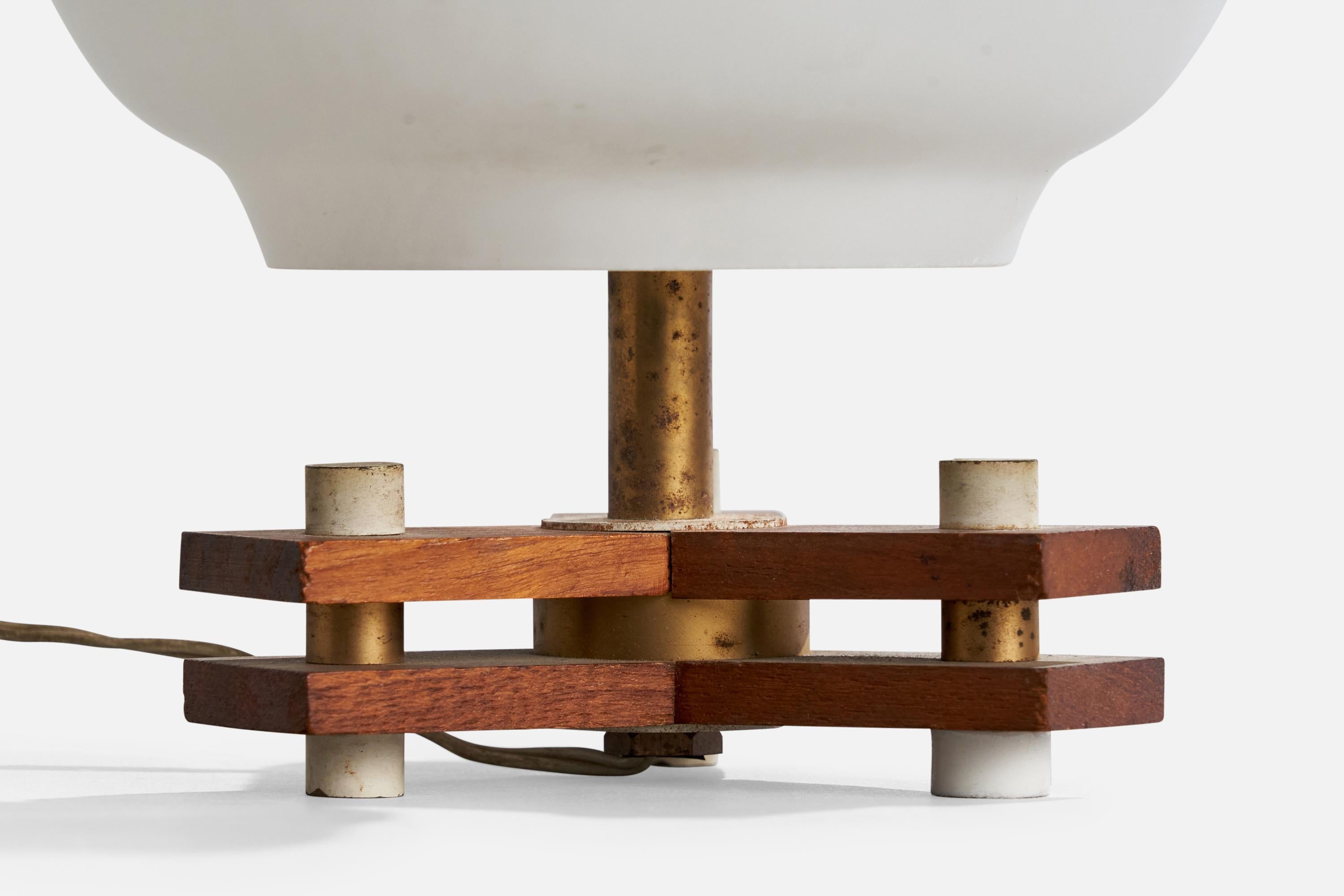 Lampada da tavolo di design italiano, ottone, vetro, teak, Italia, anni '50 in vendita 1